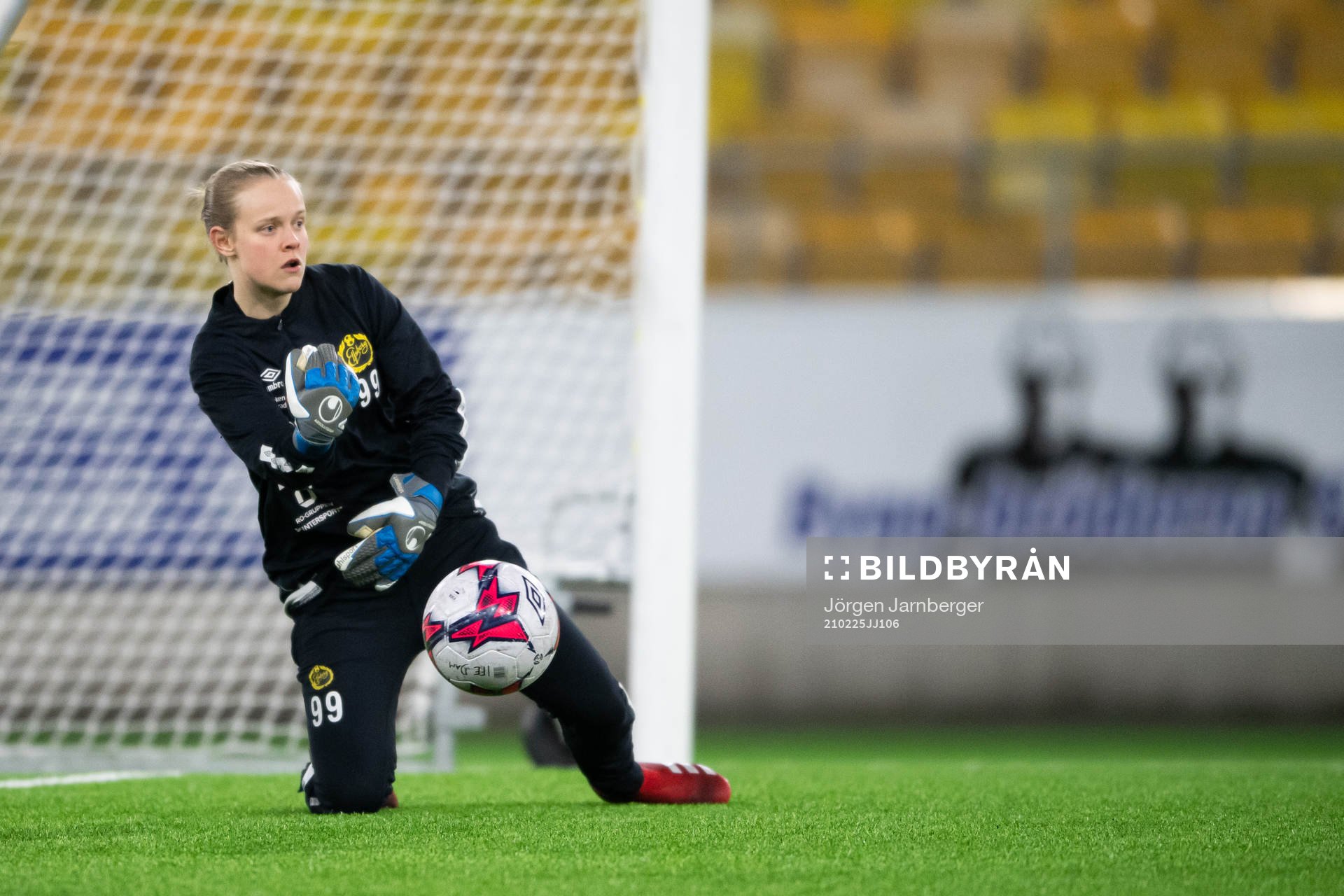 Målvakt Rebecka Wikander under en träning med Elfsborgs damlag den 25 februari 2021 i Borås. 