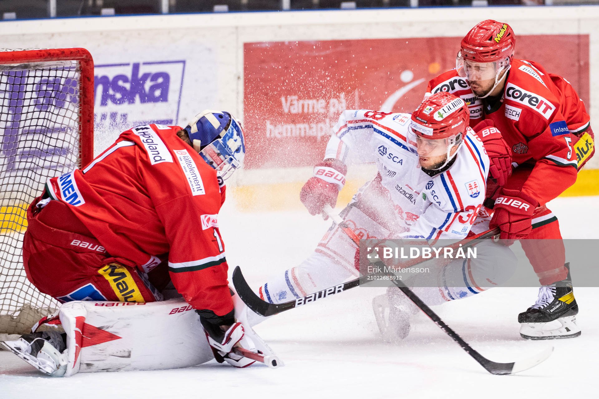 Modos målvakt Tex Williamsson, Timrås Jacob Olofsson och