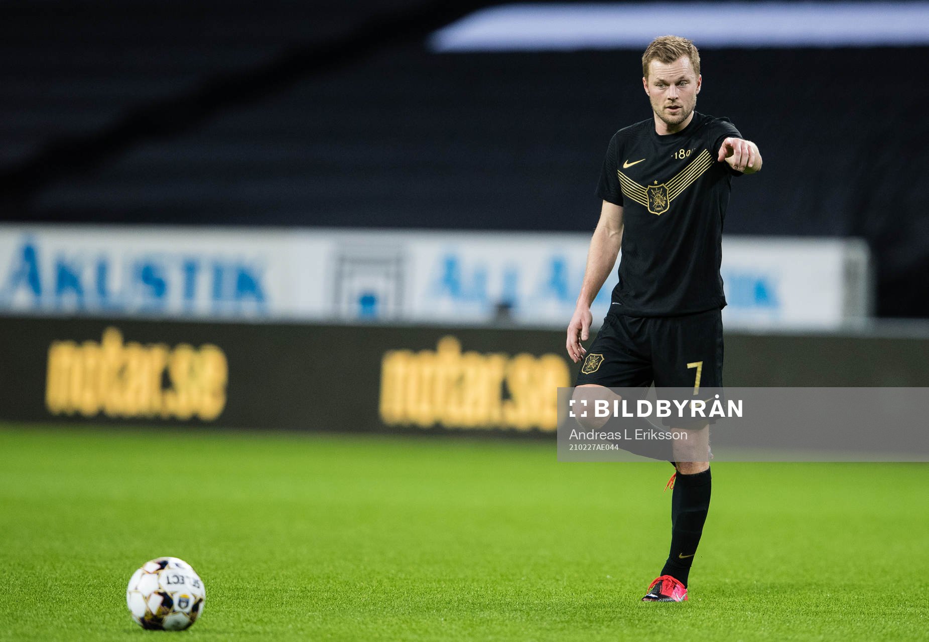 AIK:s Sebastian Larsson under fotbollsmatchen i Svenska Cupen mellan AIK och AFC Eskilstuna den 27 februari 2021 i Stockholm. 