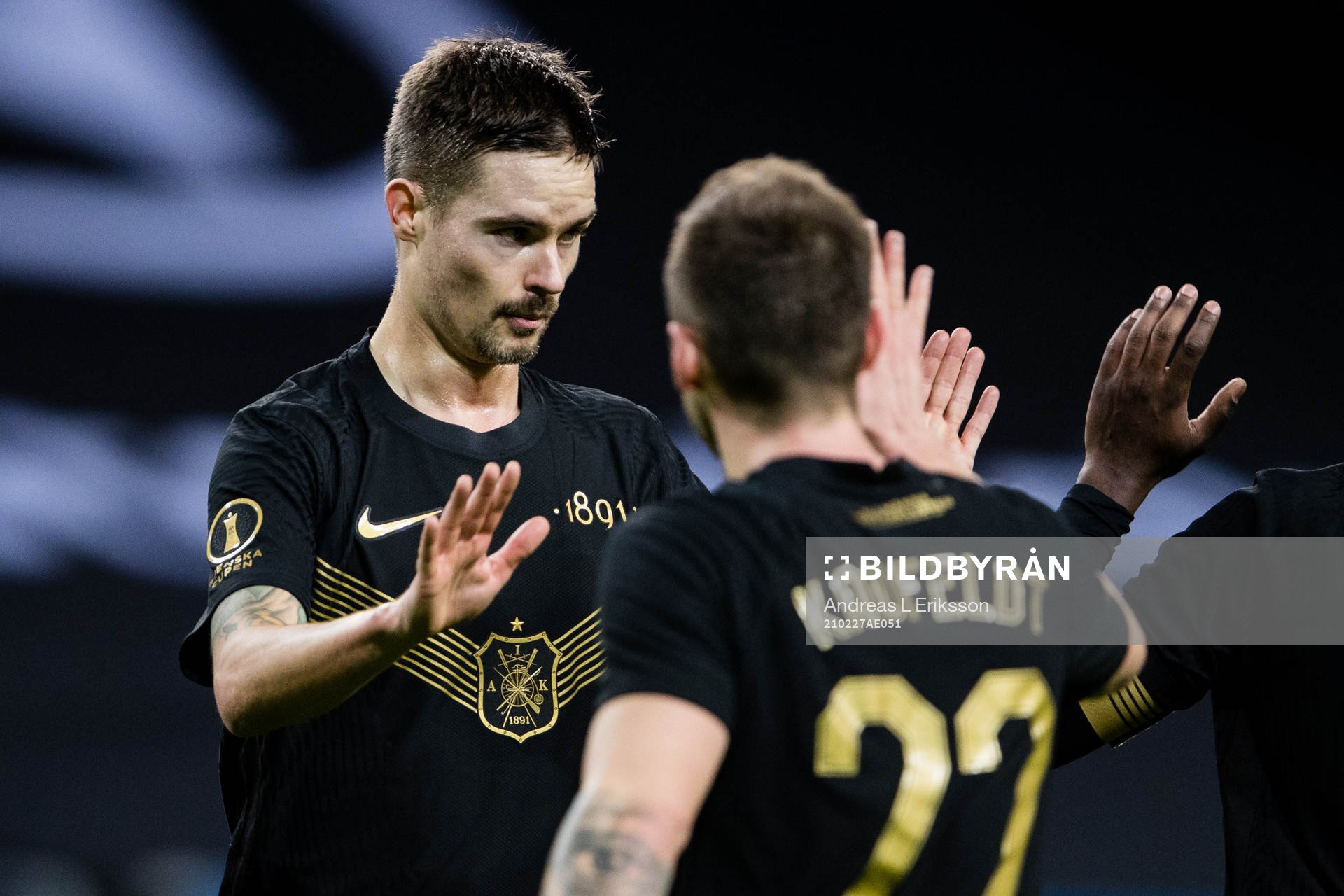 s Mikael Lustig och Filip Rogic  jublar
