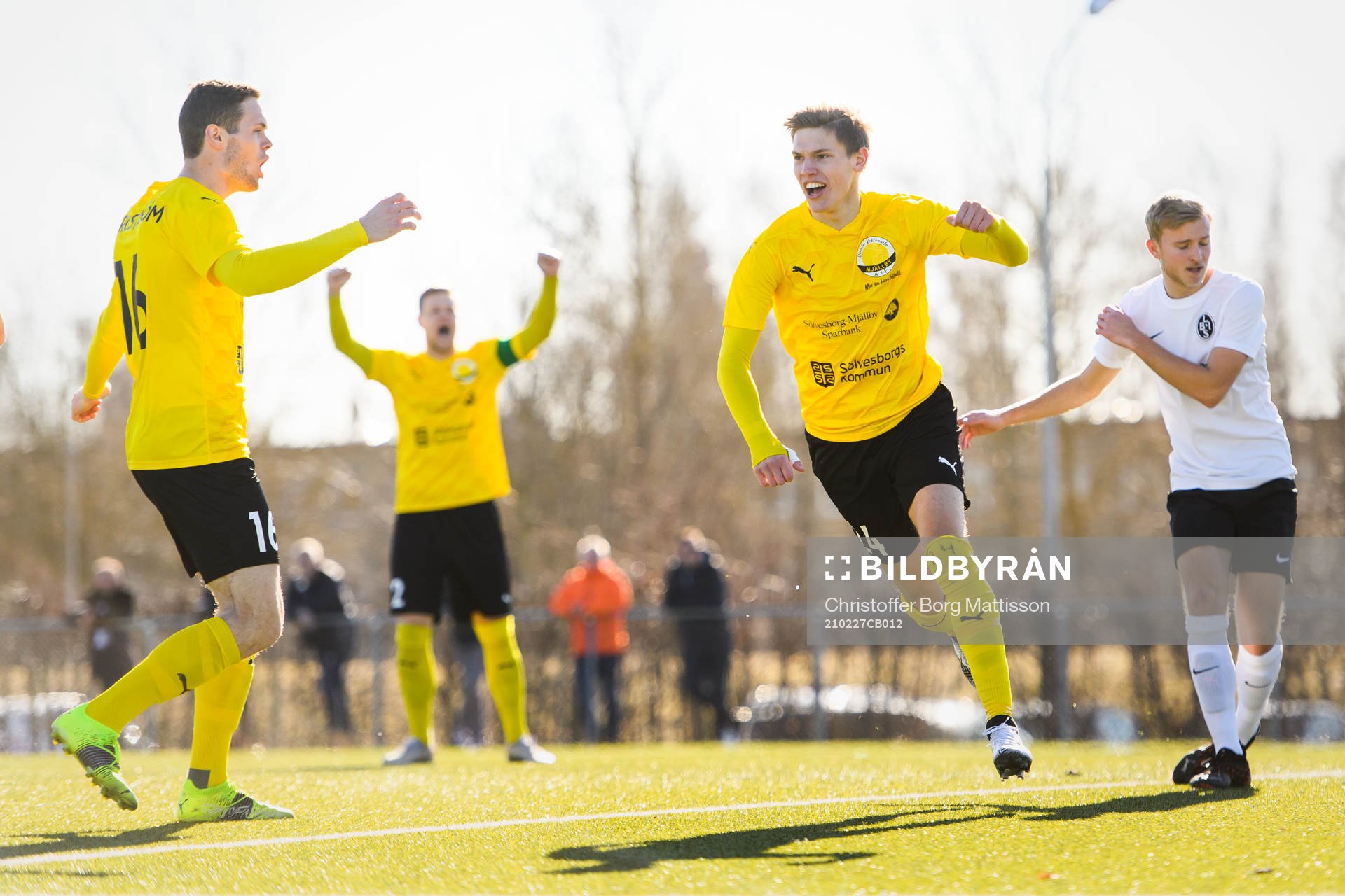 Mjällbys Taylor Silverholt jublar