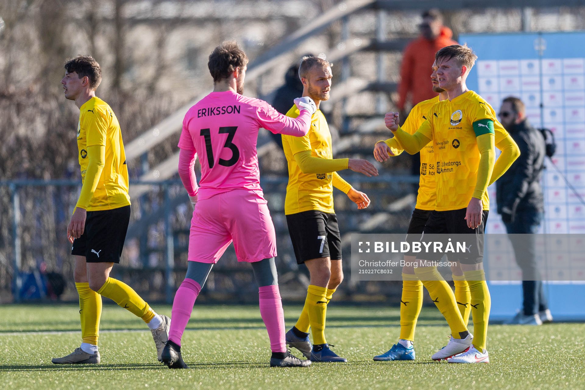 Mjällbys spelare jublar efter fotbollsmatchen i Svenska Cupen mellan Landskrona och Mjällby den 27 februari 2021 i Landskrona.