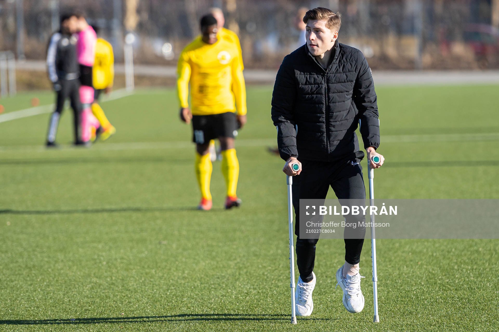 Landskronas Kevin Jensen är skadad och går med kryckor