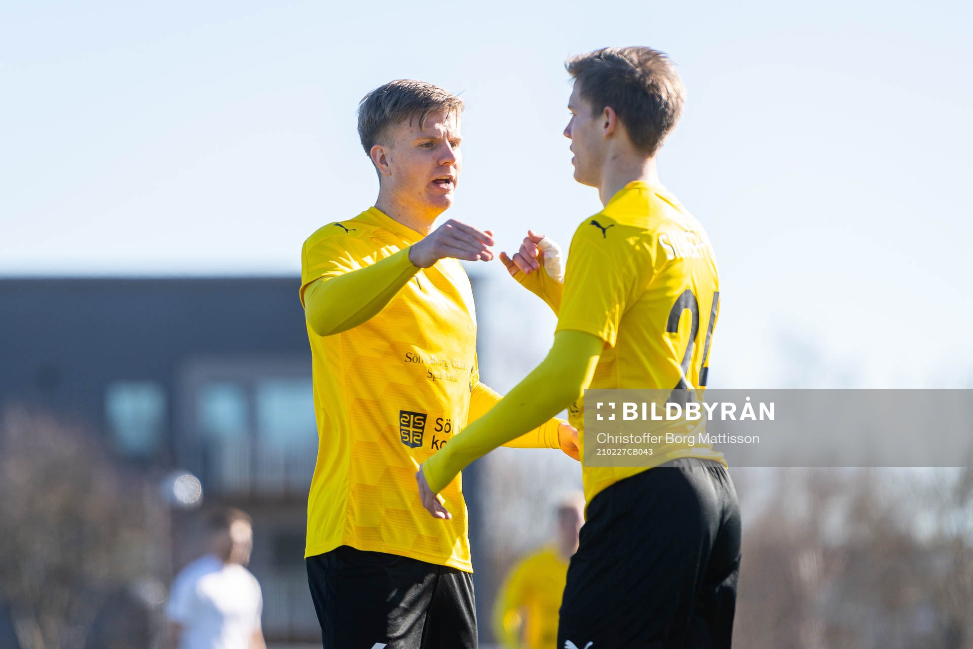 Mjällbys Eric Björkander och Taylor Silverholt jublar