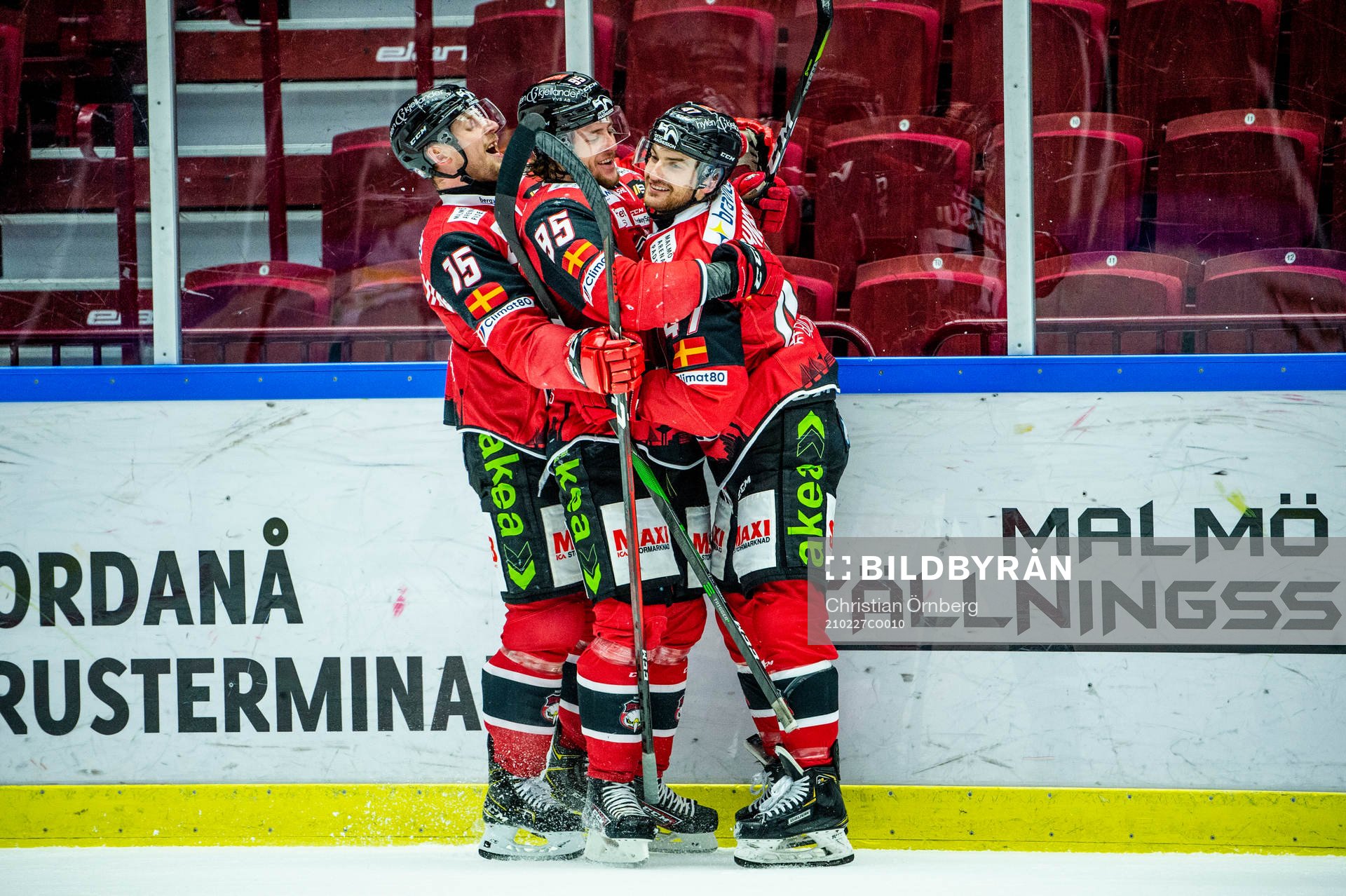 Malmö Redhawks Adam Johnson jublar