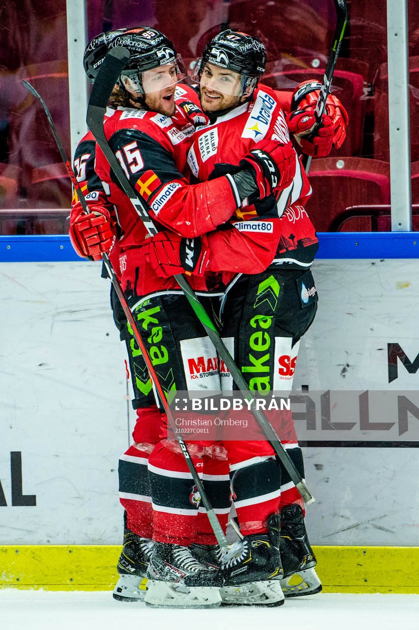 Malmö Redhawks Adam Johnson jublar
