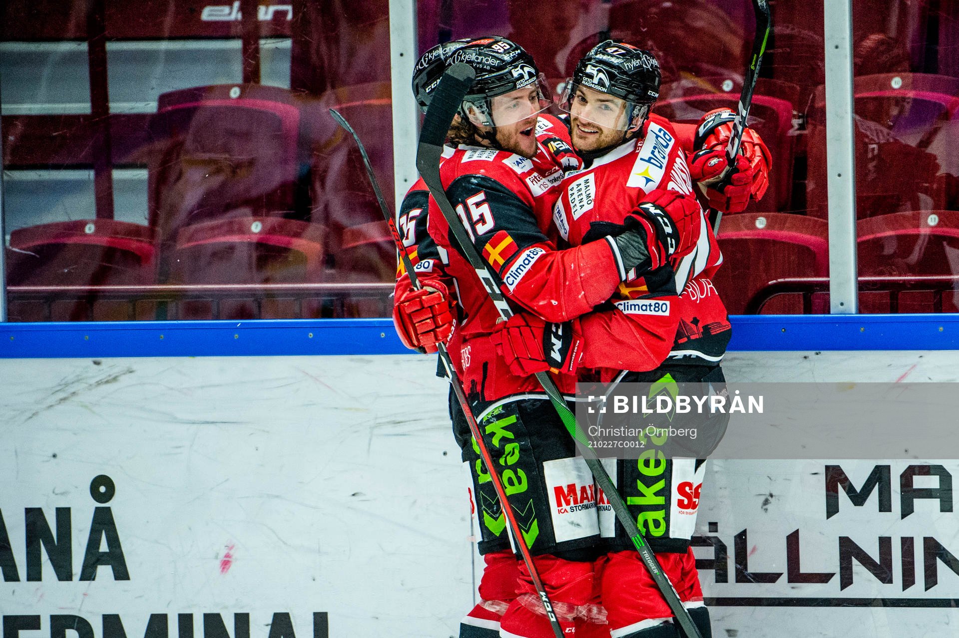 Malmö Redhawks Adam Johnson jublar