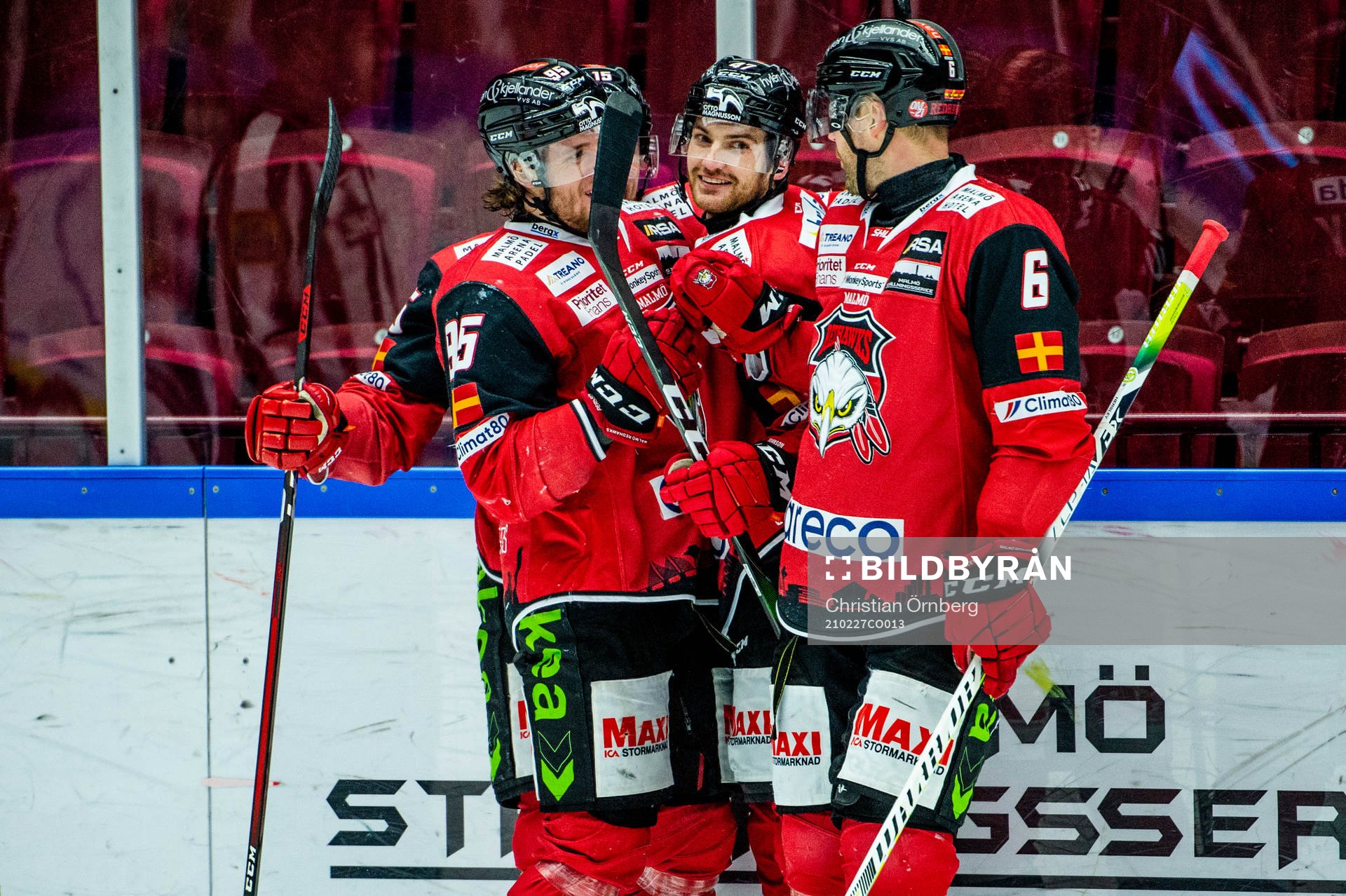 Malmö Redhawks Adam Johnson jublar