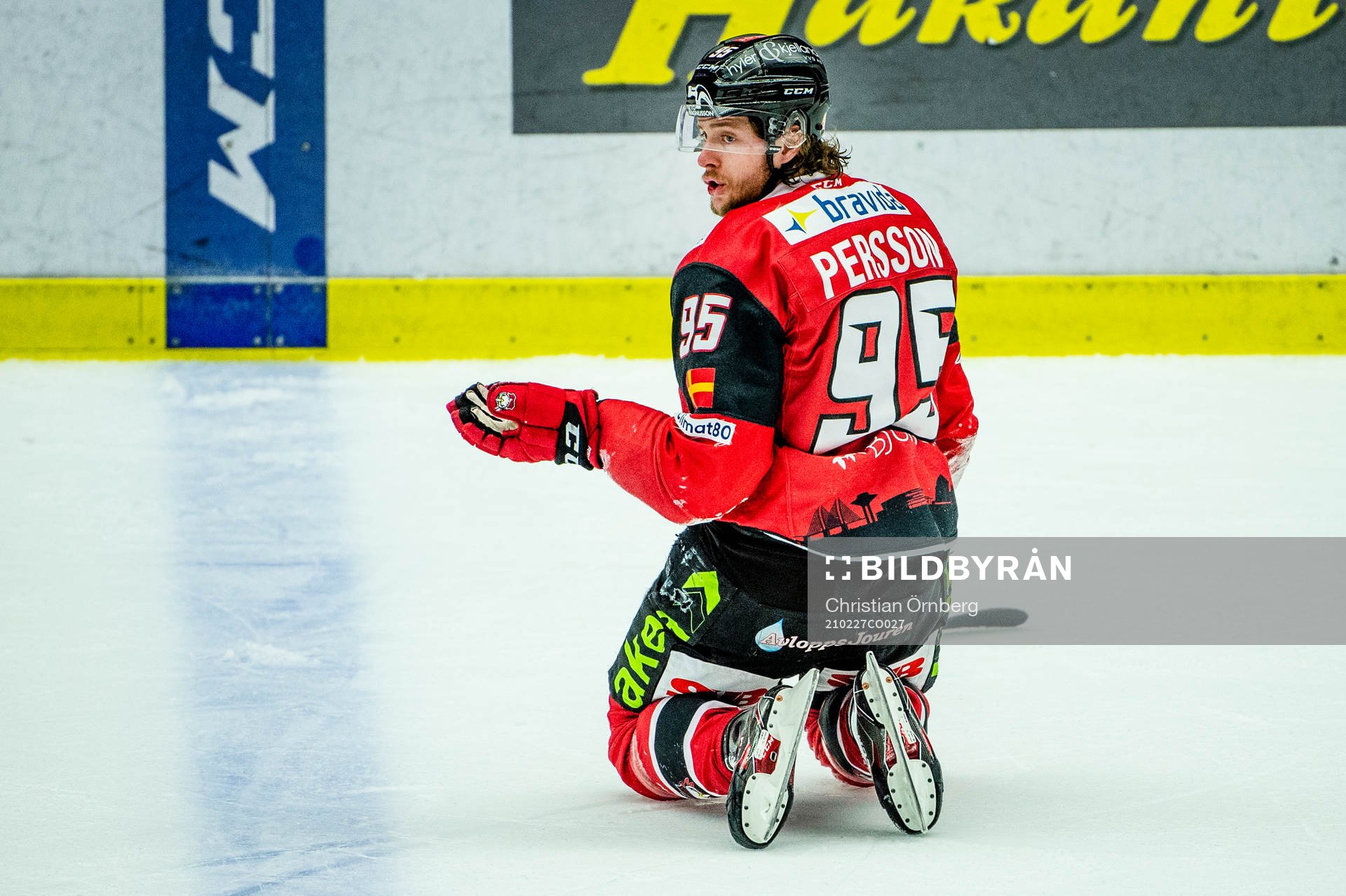 Malmö Redhawks Carl Persson deppar på isen