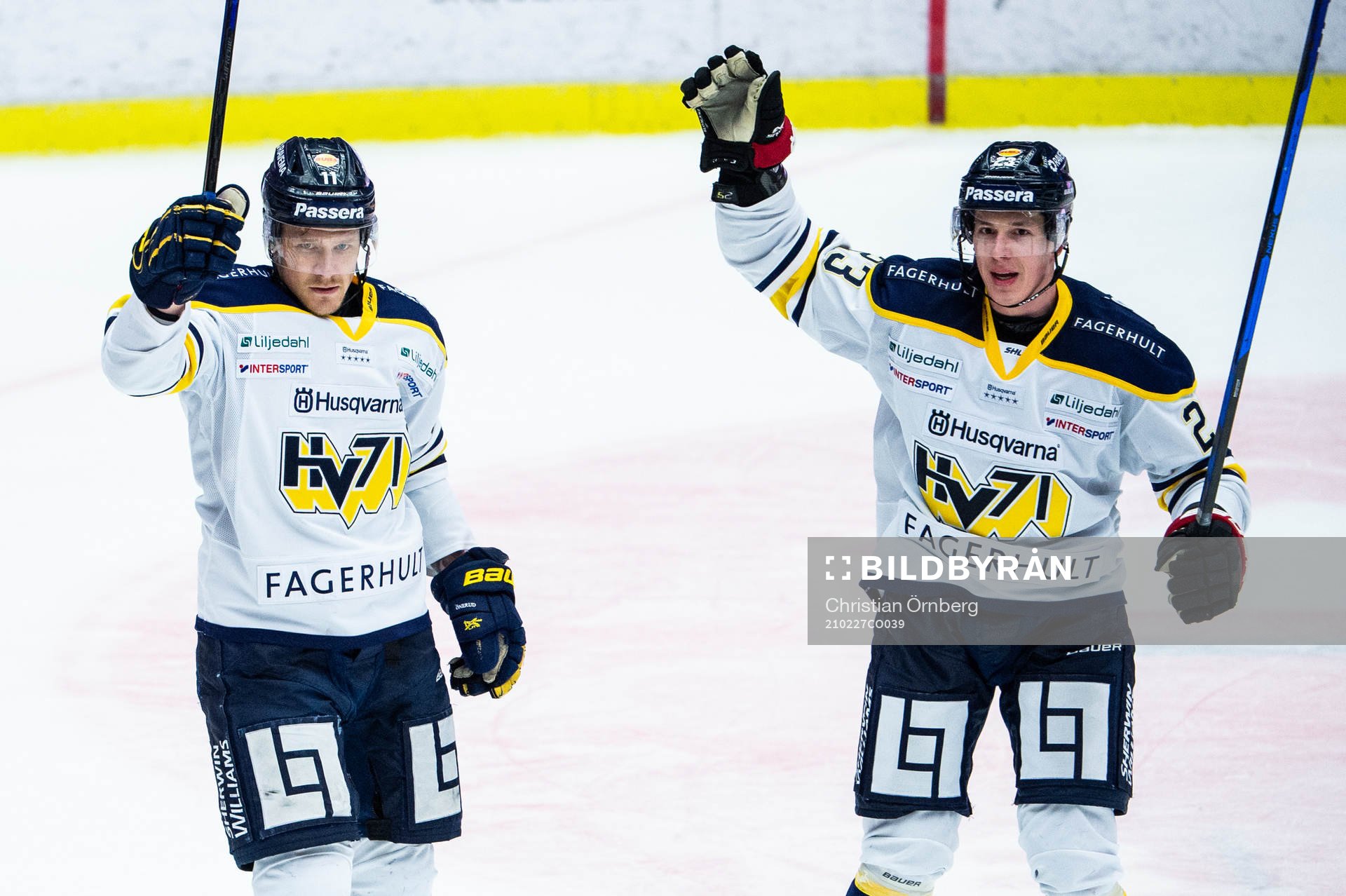 s Simon Önerud jublar med Arttu Ilomäki