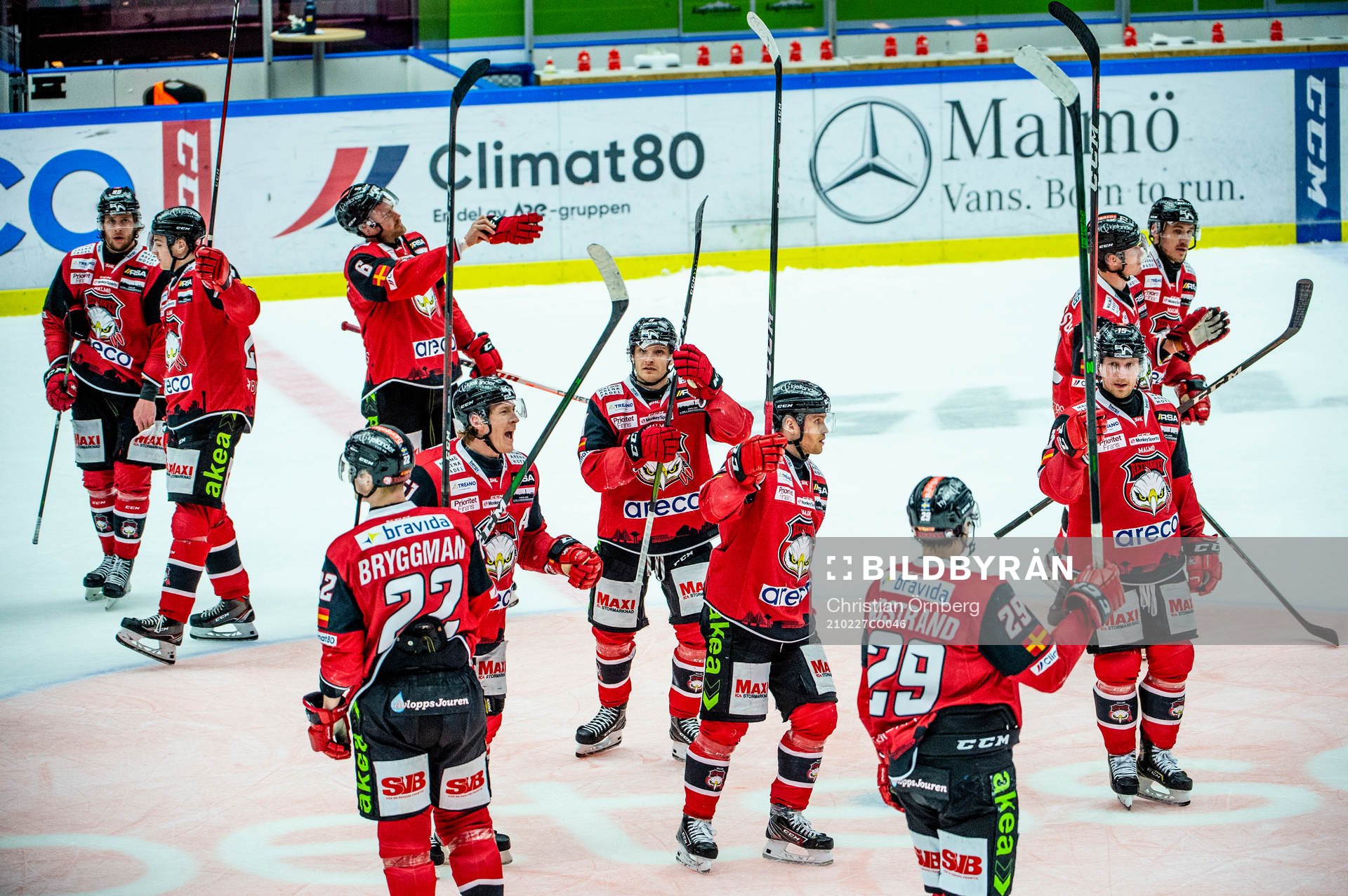 Malmö Redhawks spelare jublar