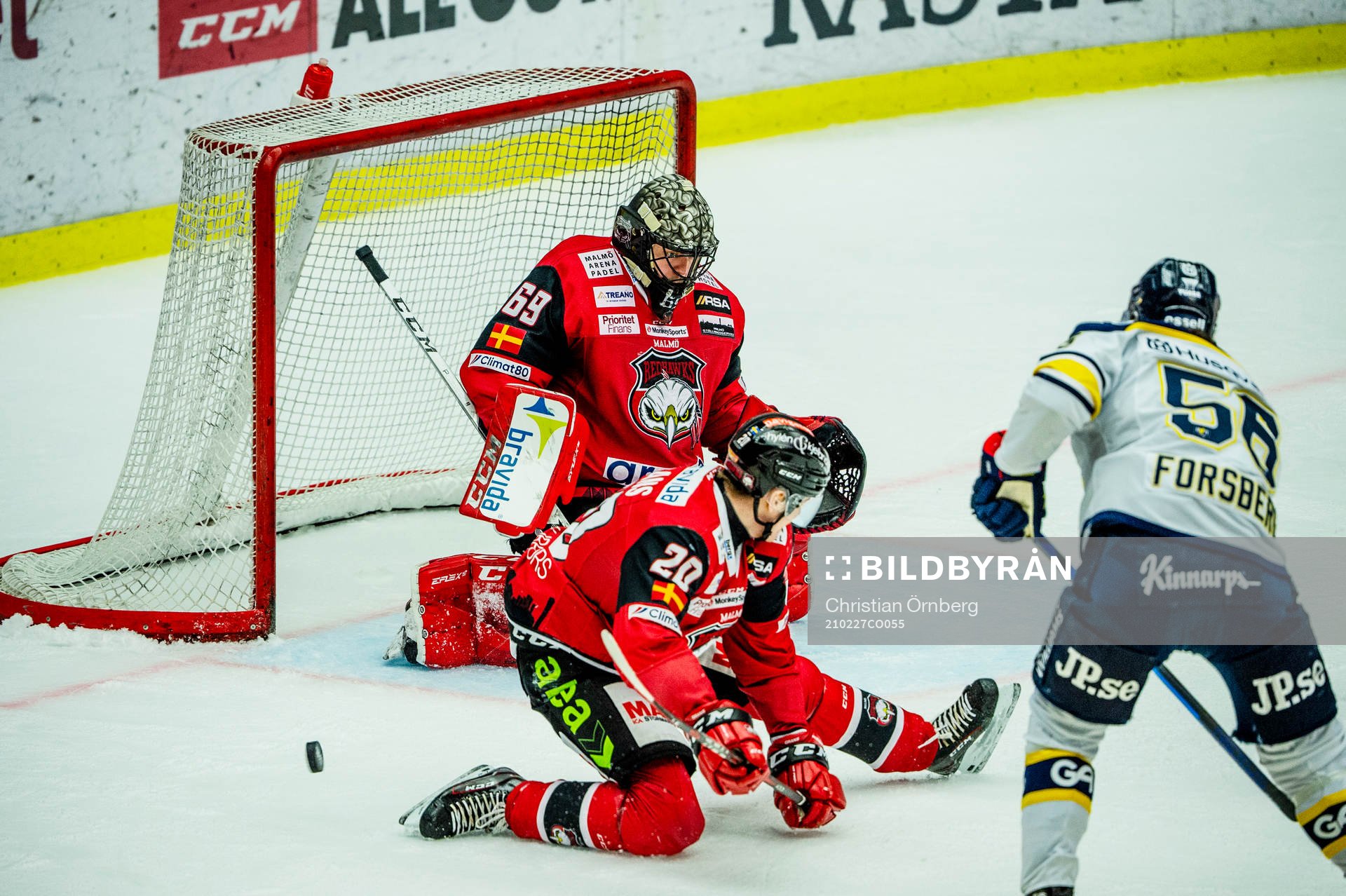 s Fredrik Forsberg mot Malmö Redhawks målvakt Oscar
