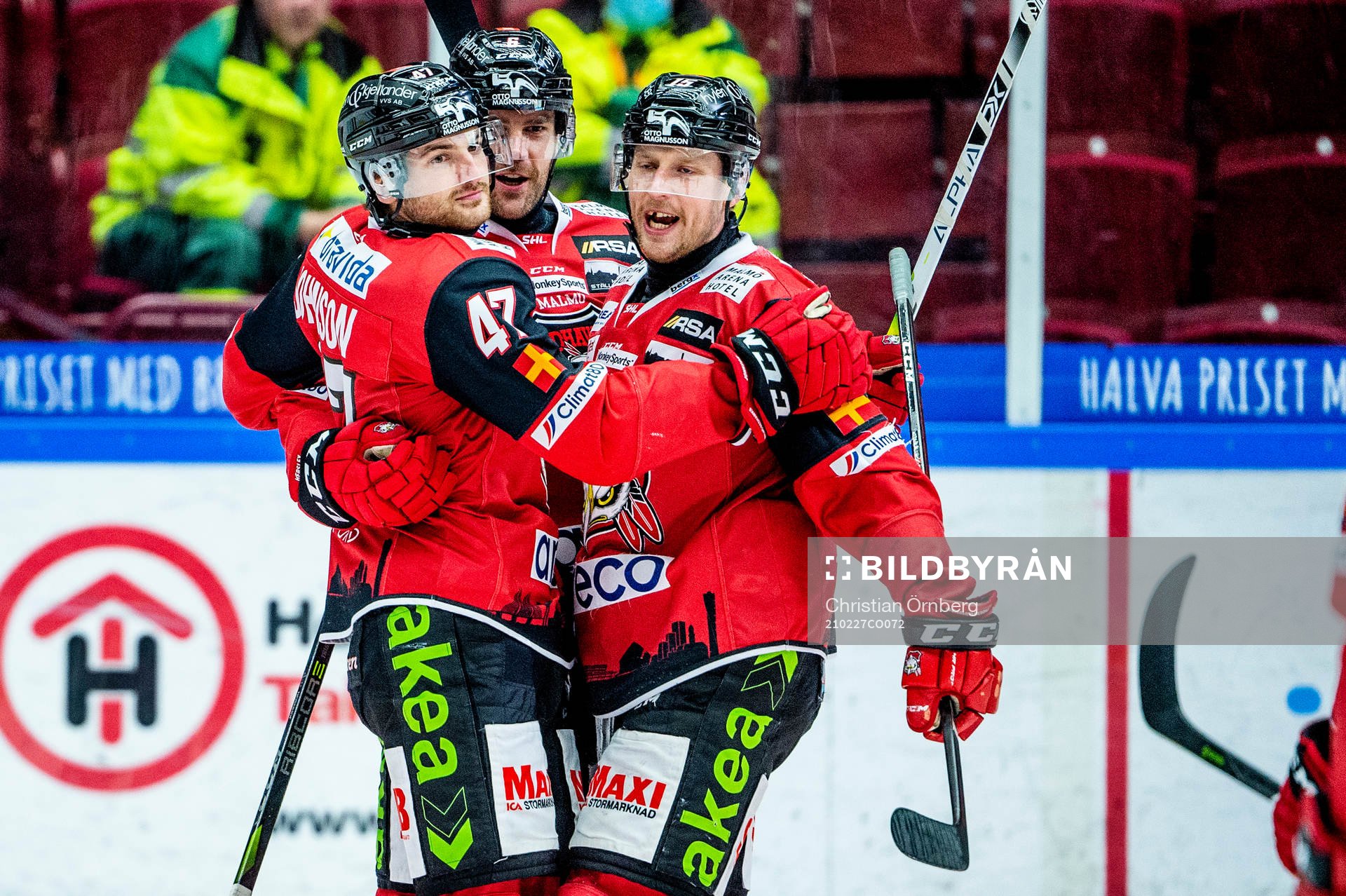 Malmö Redhawks Adam Johnson jublar