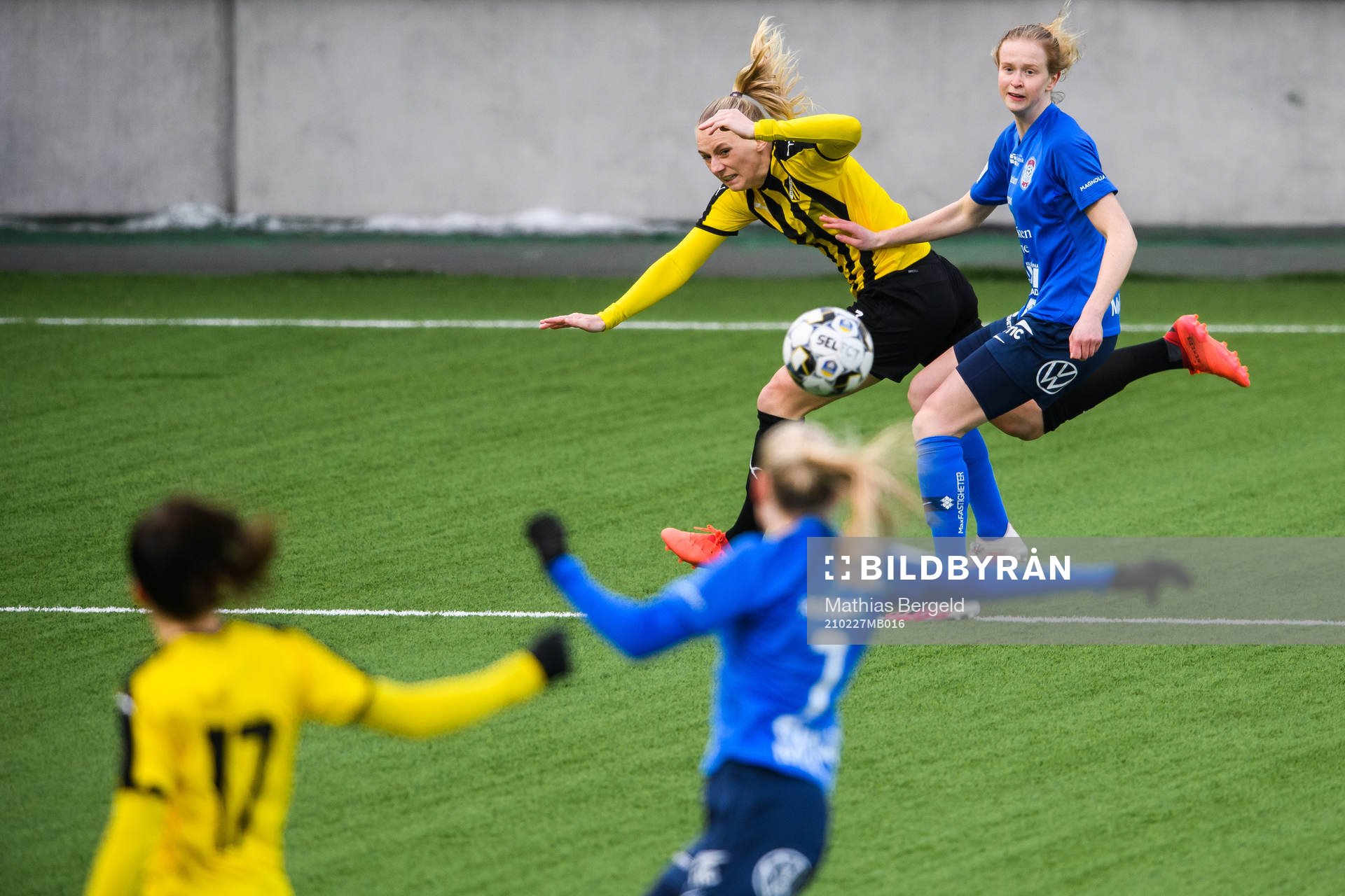 Häckens Stina Blackstenius och Eskilstunas Emma Östlund