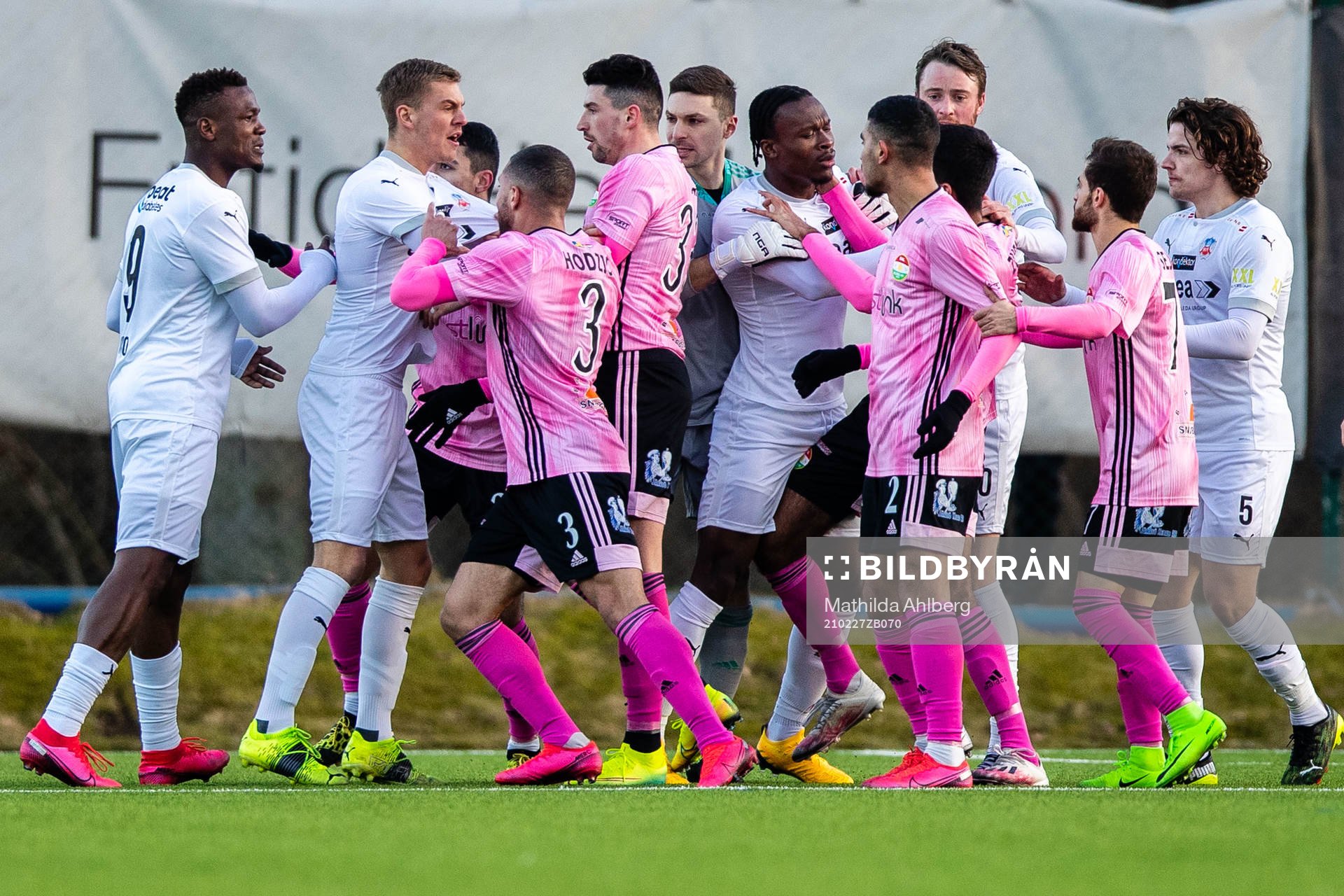 Helsingborgs och Dalkurds spelare i bråk