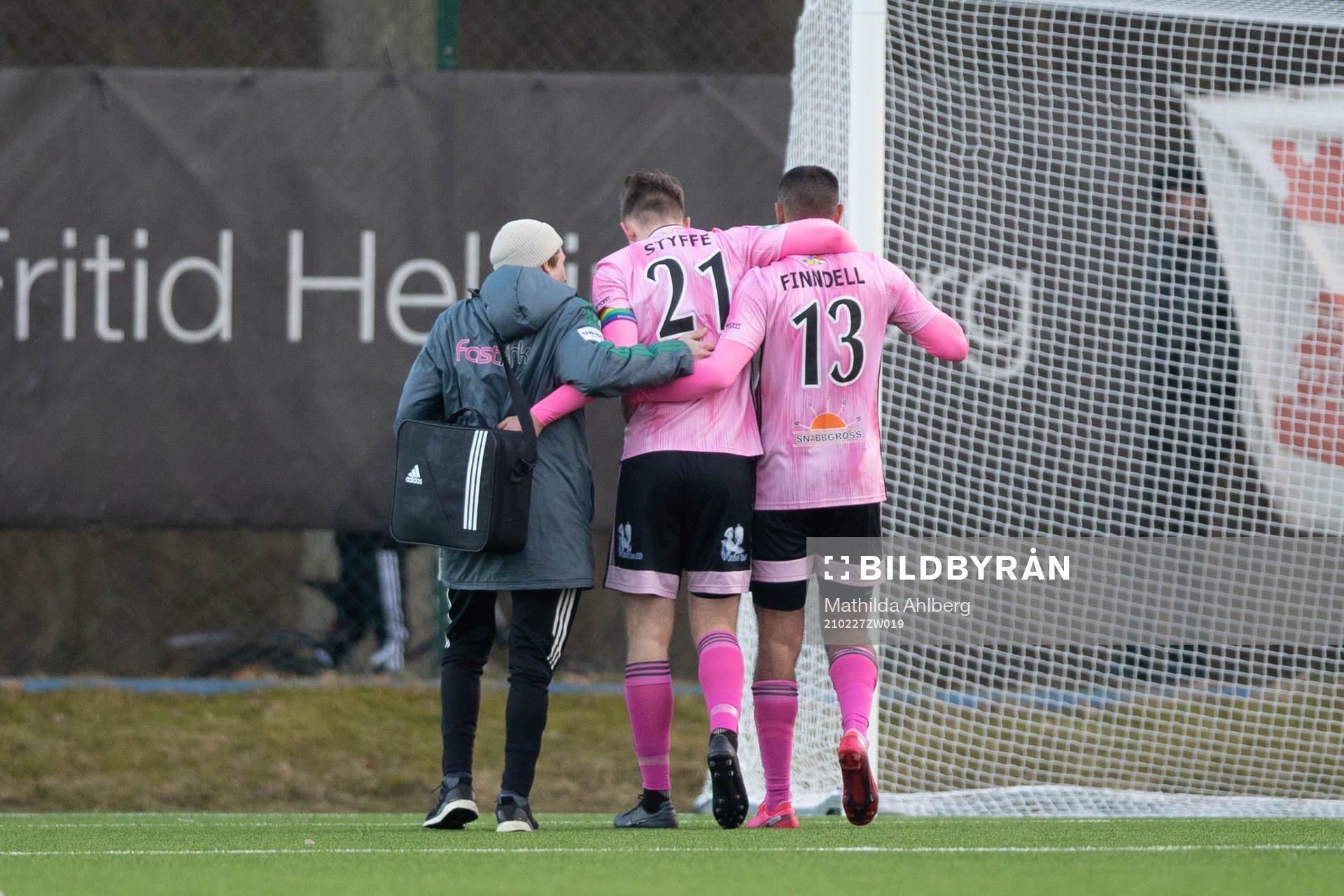 Dalkurds Christoffer Styffe får hjälp av planen