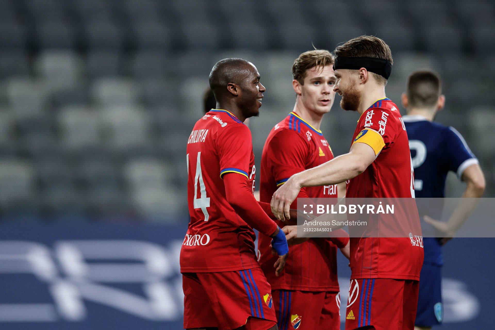 Djurgårdens Edward Chilufya jublar med Jacob Une Larsson