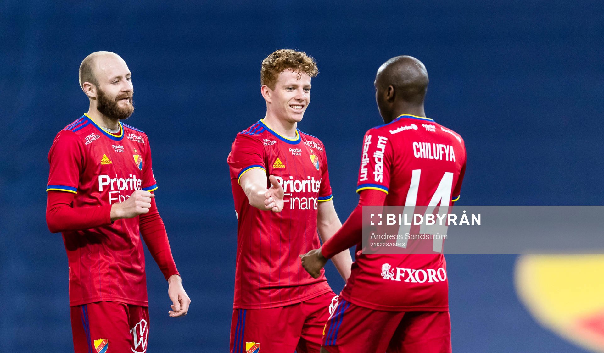 Djurgårdens Edward Chilufya gör mål och gratuleras av