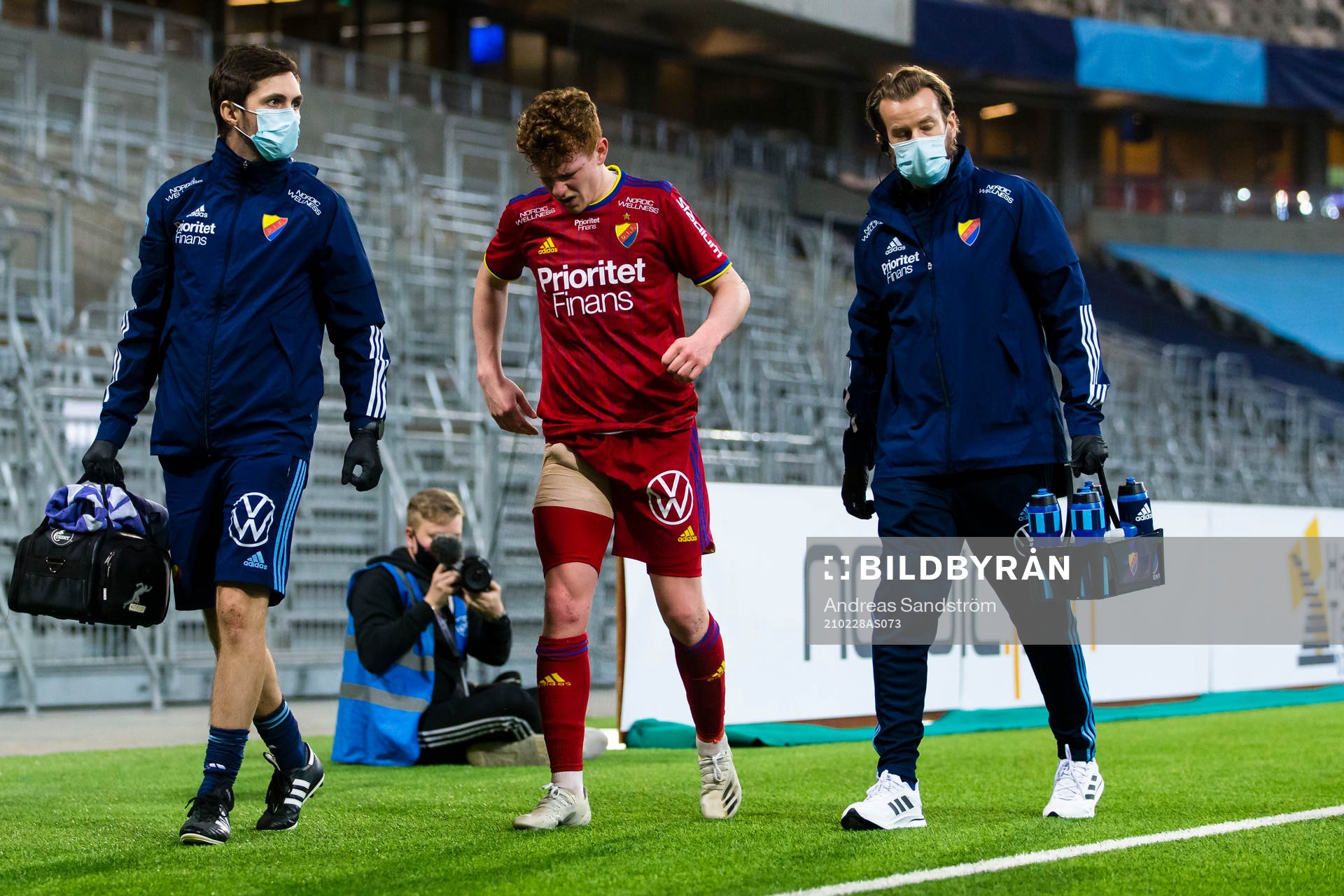 Djurgårdens Aslak Witry går av planen med lindat ben