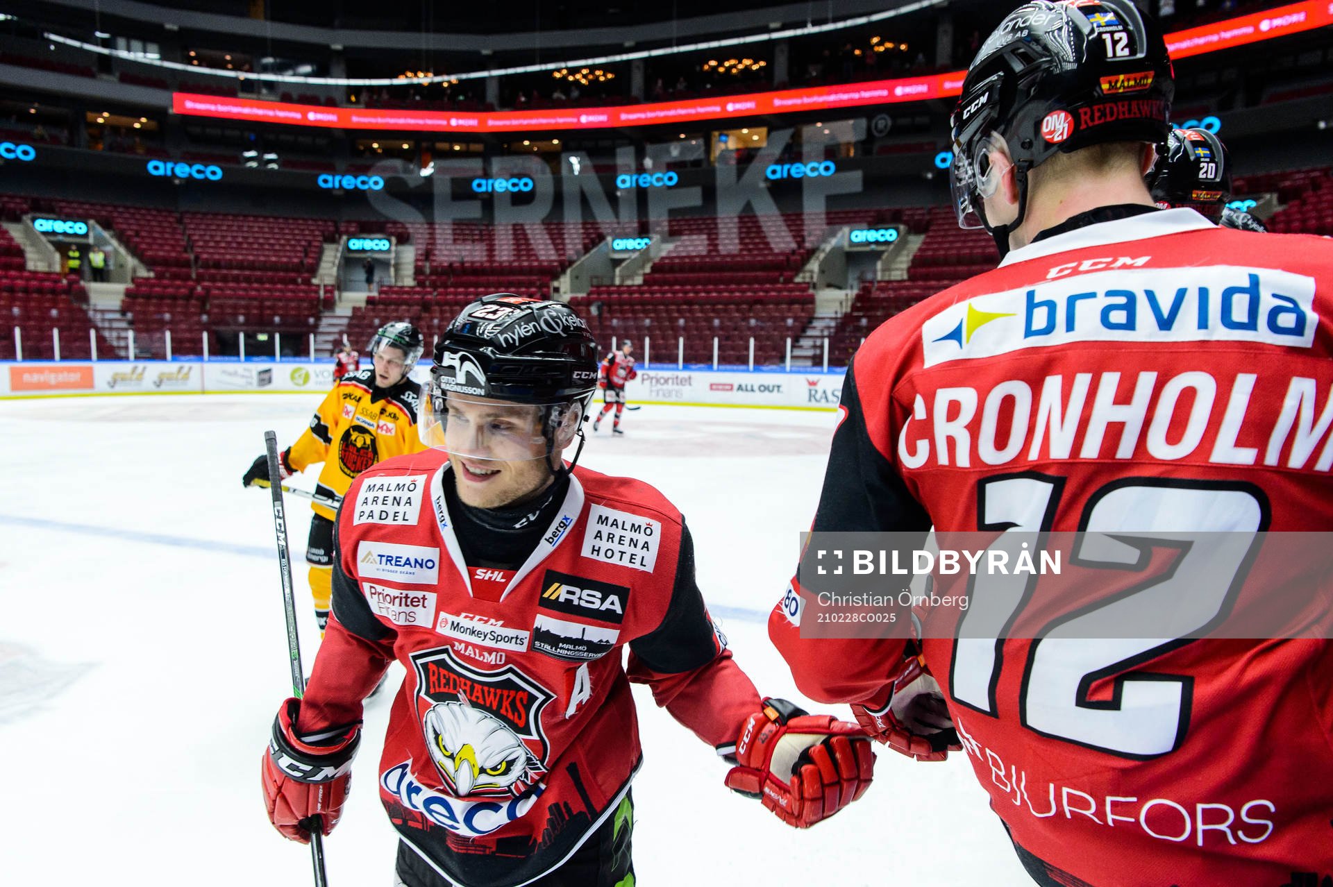 Malmö Redhawks Christoffer Forsberg jublar med lagkamrater