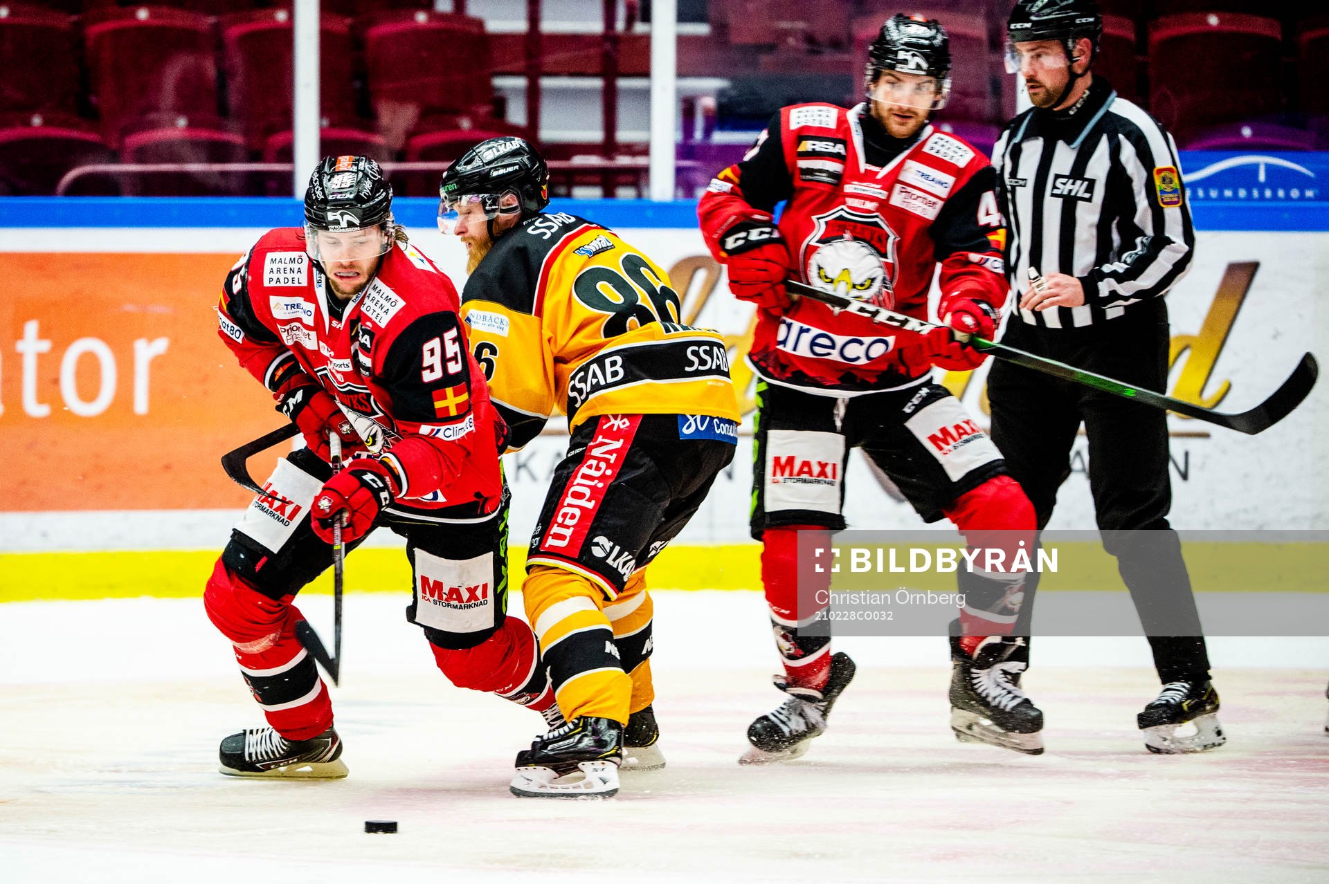 Malmö Redhawks Carl Persson och Adam Johnson mot Luleås