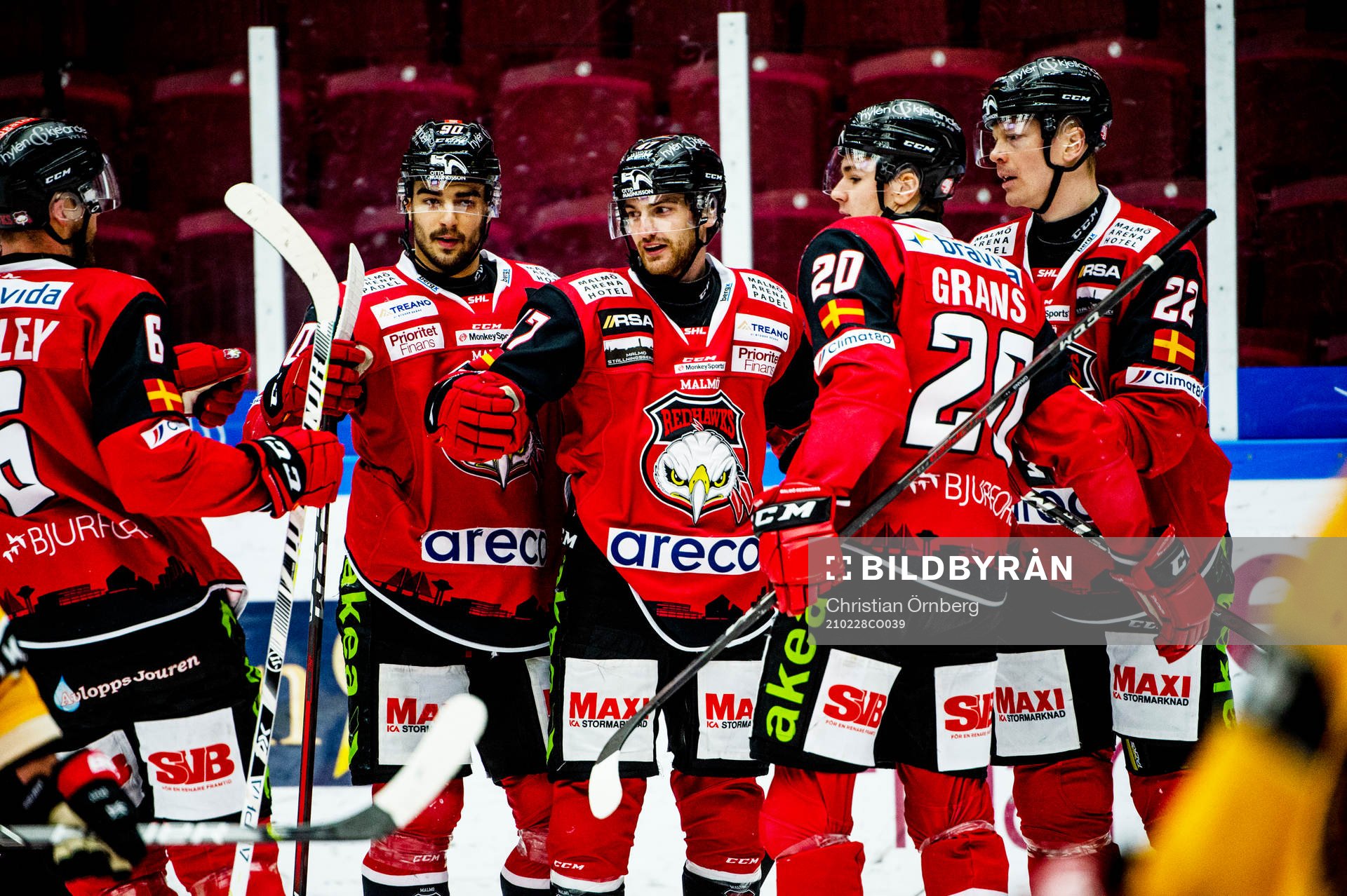 Malmö Redhawks Adam Johnson i mitten jublar