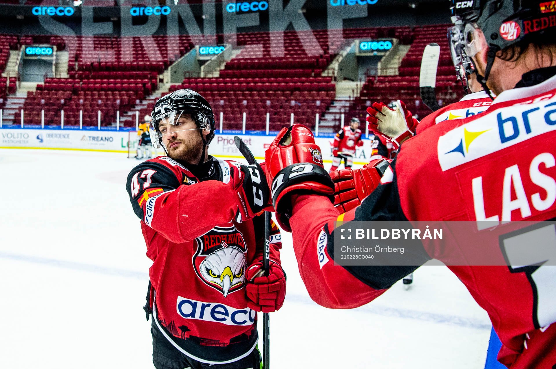 Malmö Redhawks Adam Johnson jublar