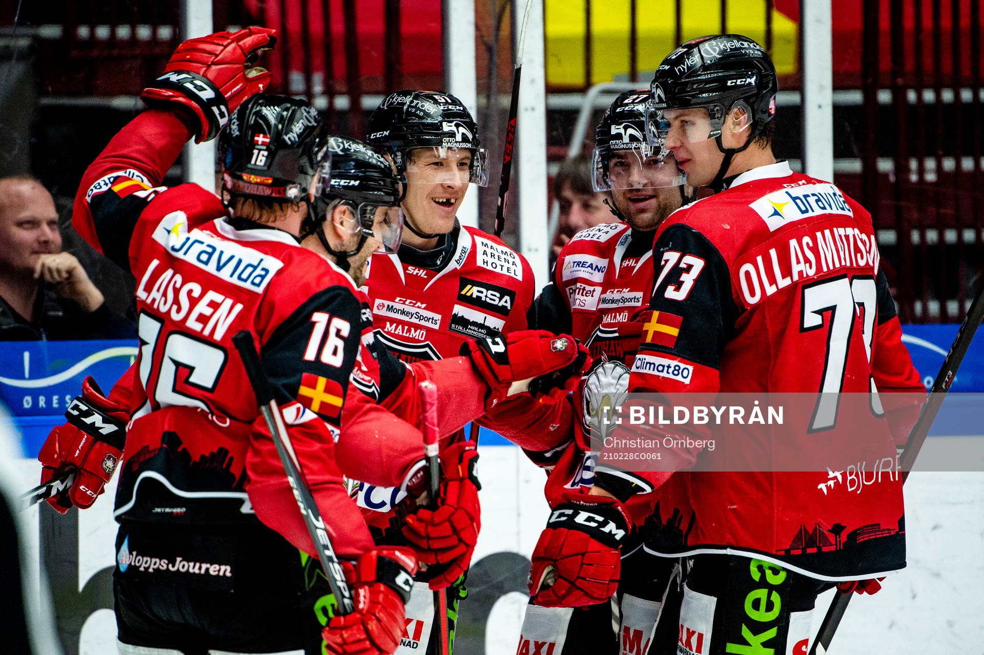Malmö Redhawks Emil Sylvegård jublar med lagkamraterna