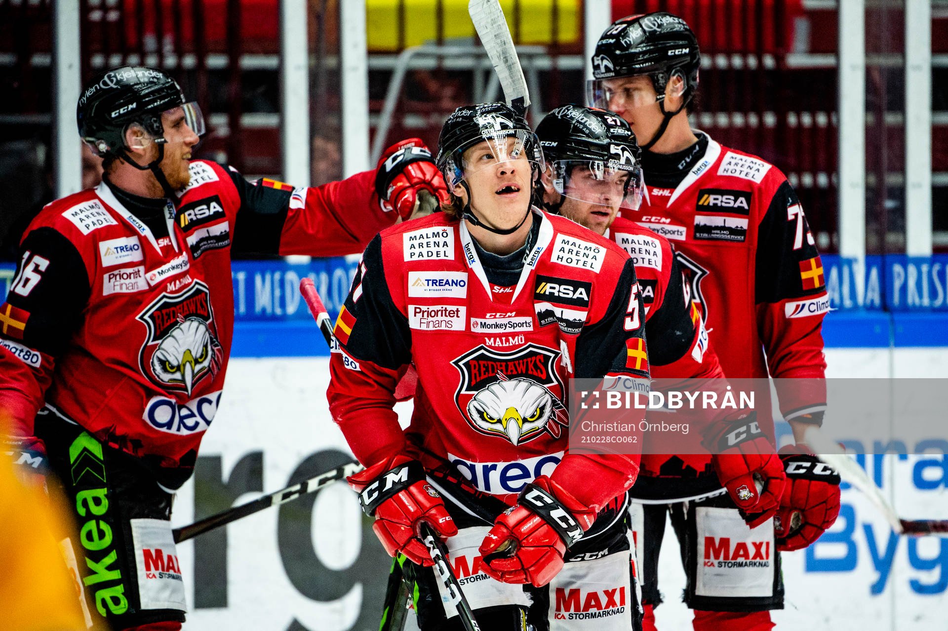 Malmö Redhawks Emil Sylvegård jublar med lagkamraterna