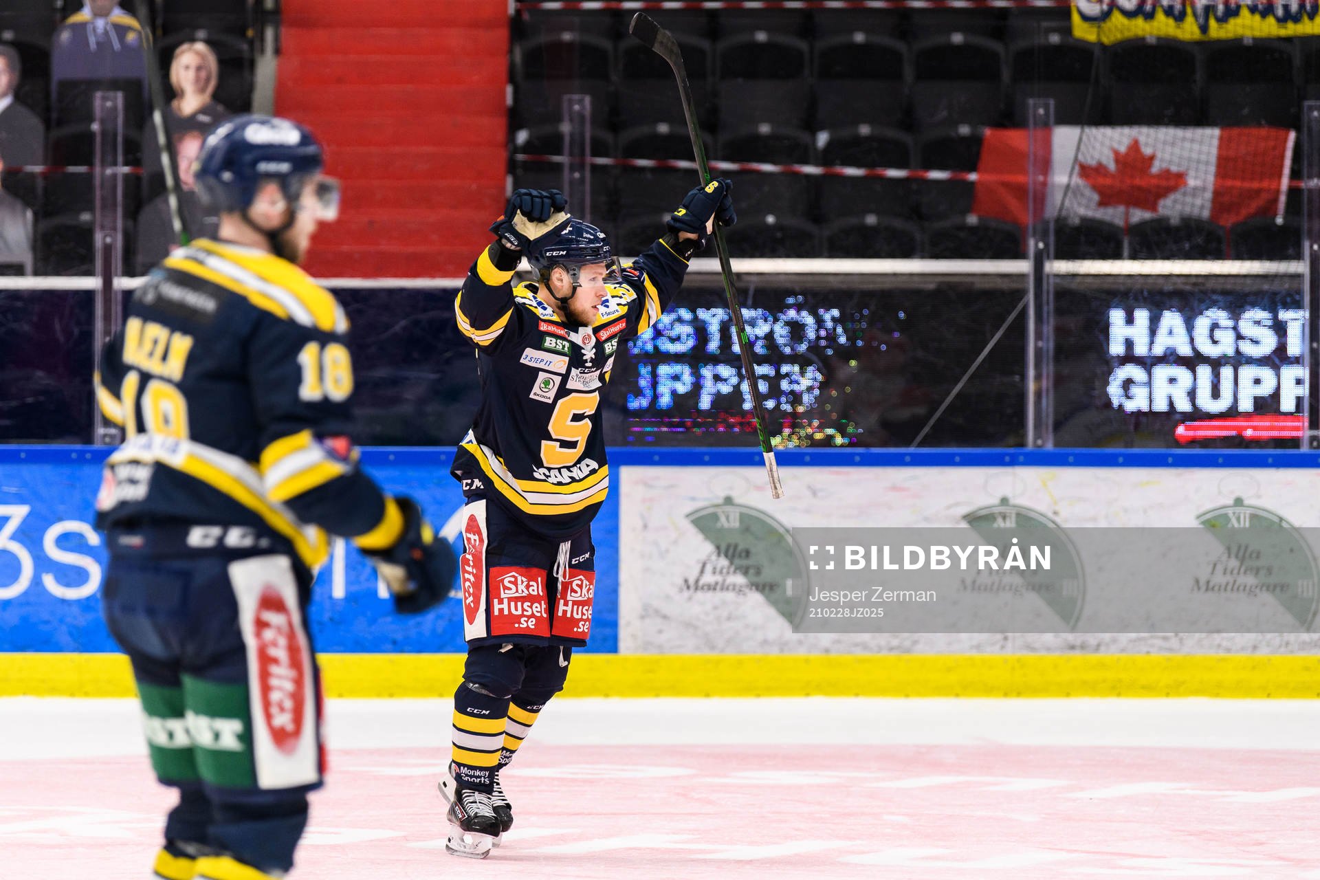 Södertäljes Christopher Bengtsson jublar