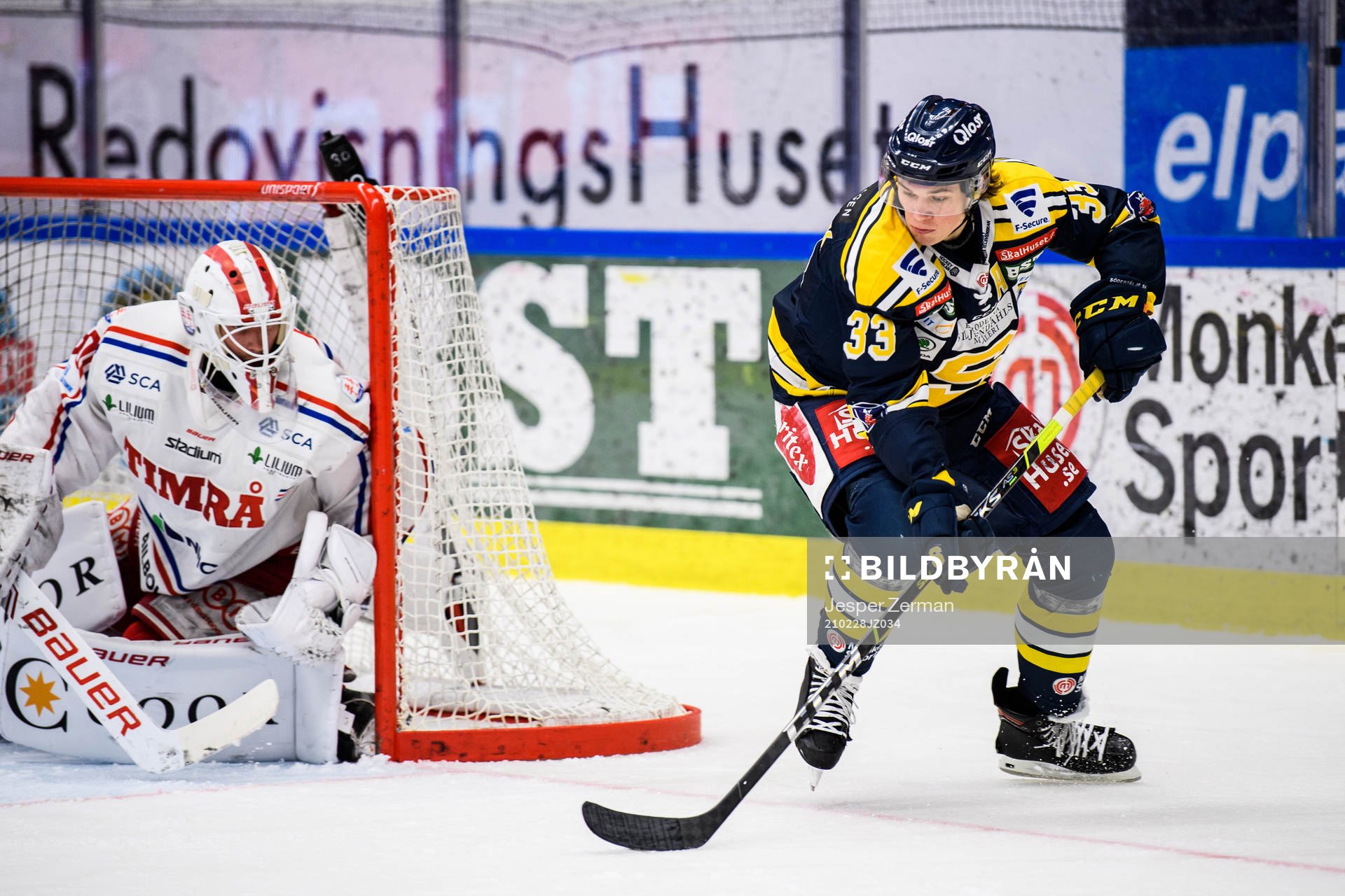 Timrås målvakt Jacob Johansson och Södertäljes Måns