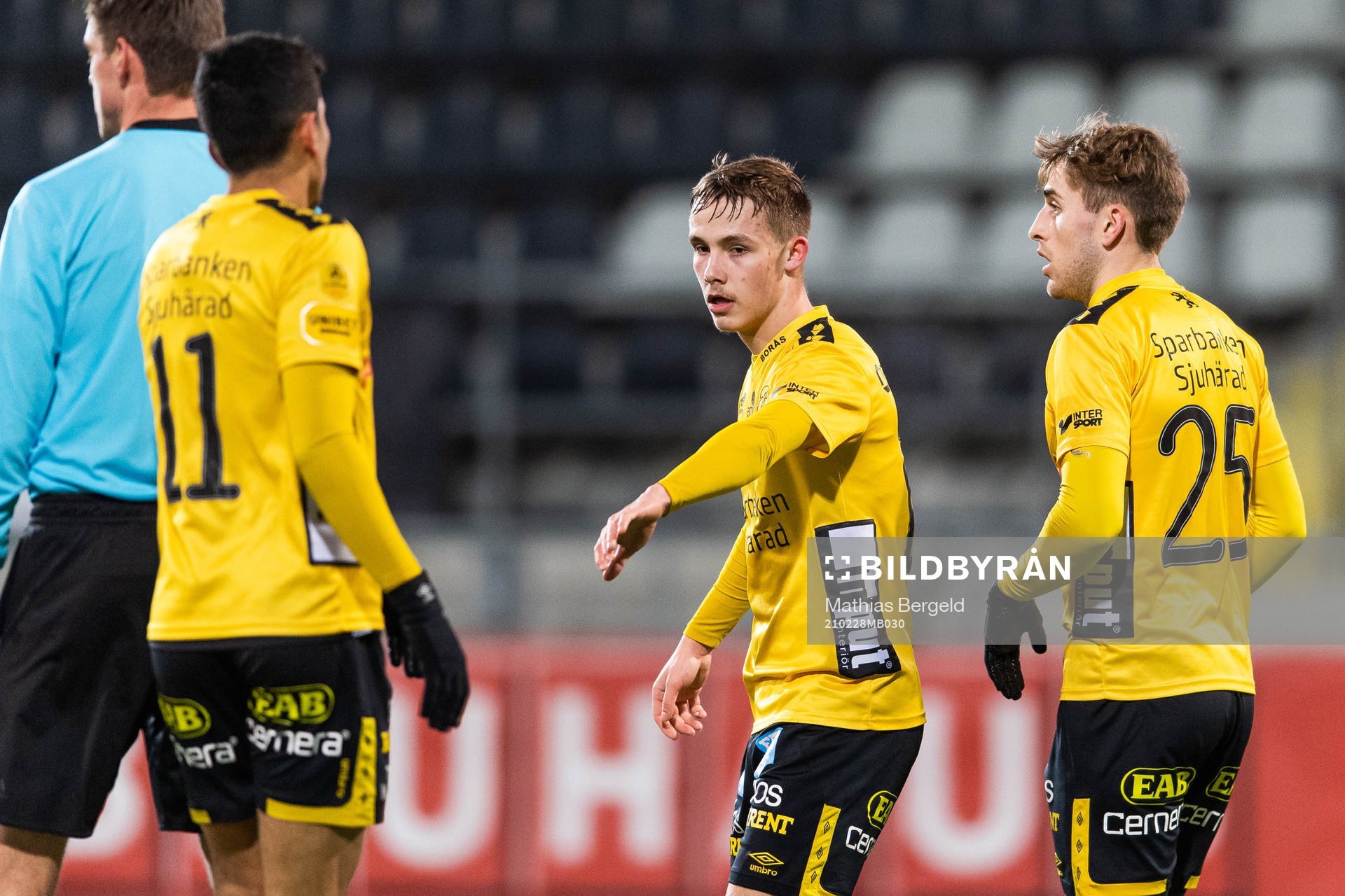 Elfsborgs Jacob Ondrejka (mitten) jublar med Ahmed Qasem