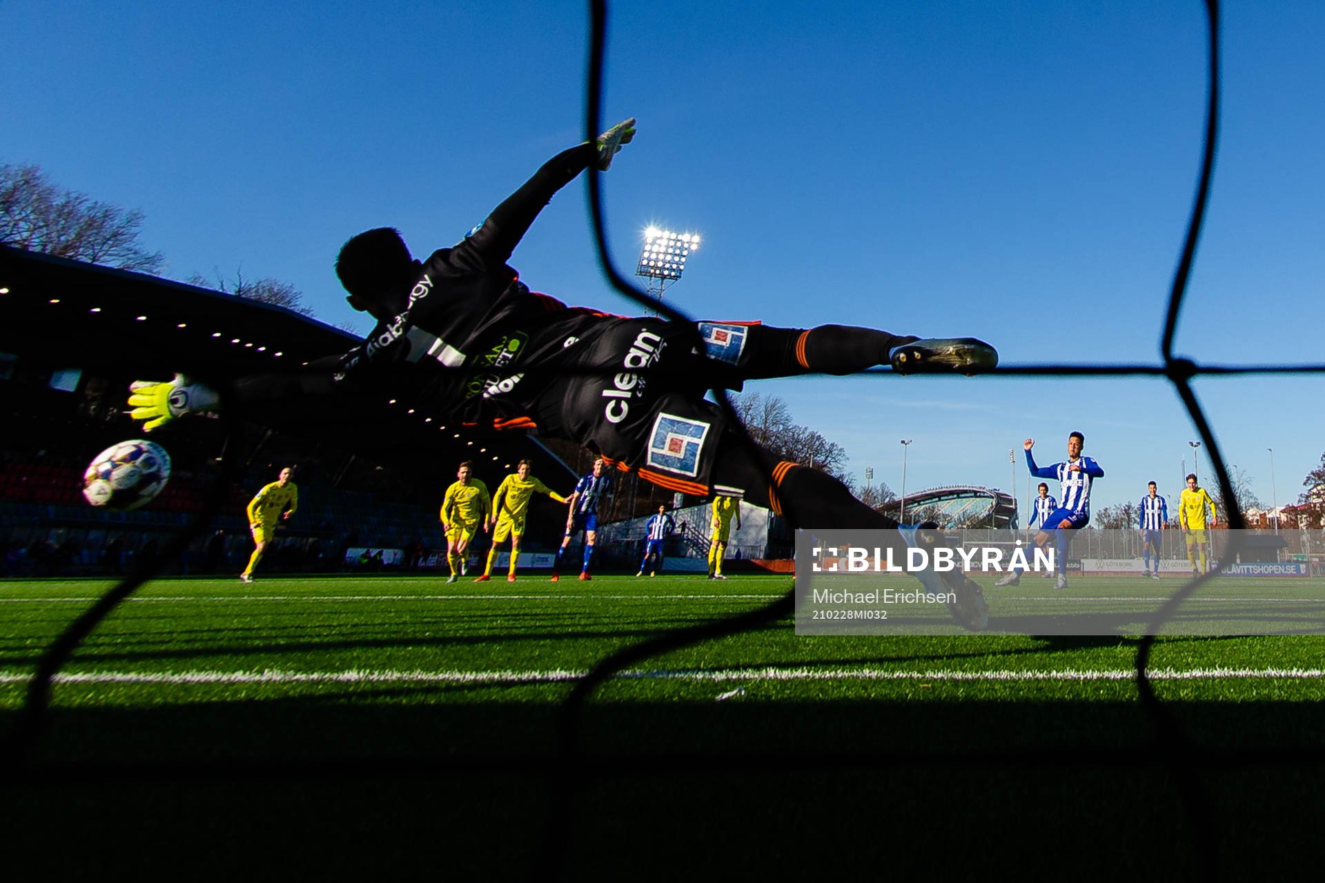 IFK Göteborg Tobias Sana kvitterar till 1-1 på straff