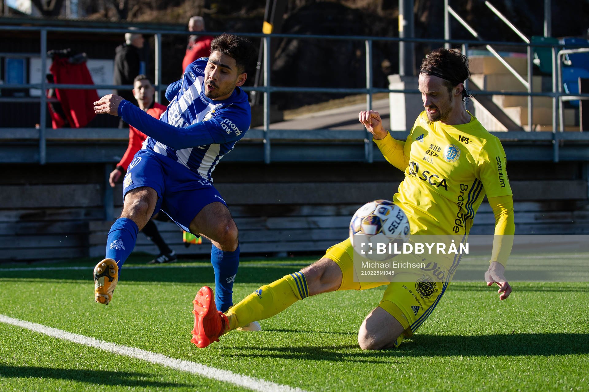IFK Göteborgs Hosam Aiesh och Sundsvalls Linus Hallenius