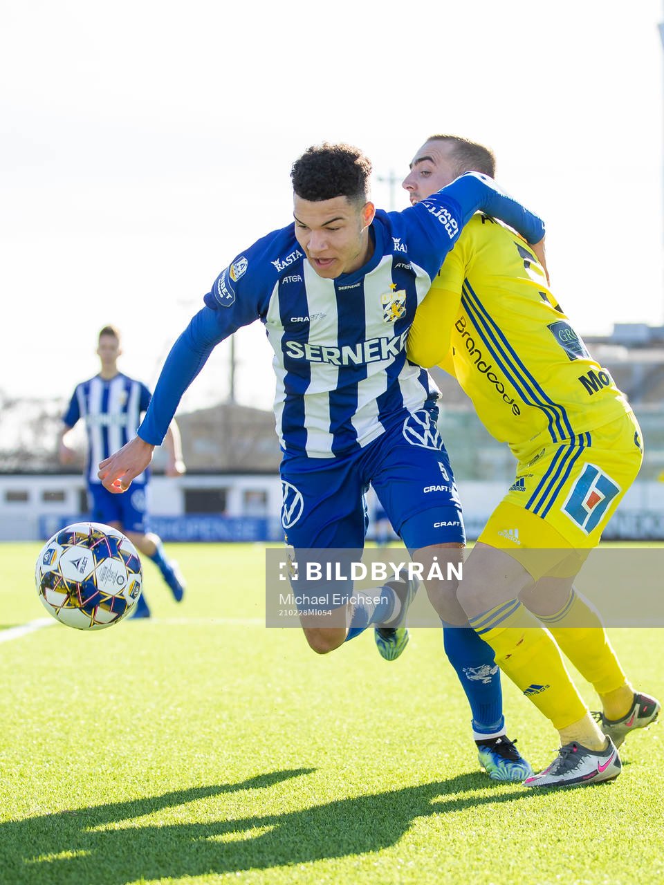 IFK Göteborgs Alexander Jallow och Sundsvalls Dennis Olsson
