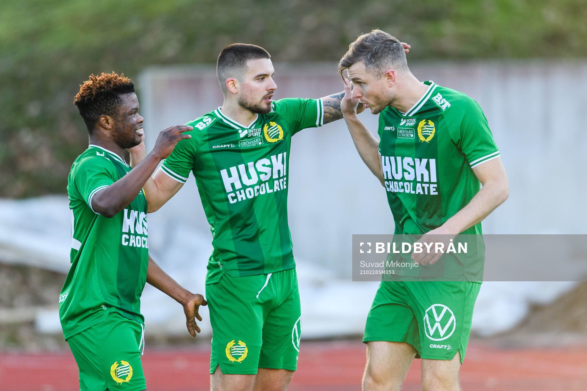 Hammarbys Vladimir Rodic jublar med lagkamrater efter 0-3 under fotbollsmatchen i Svenska Cupen mellan Oskarshamn och Hammarby den 28 februari 2021 i Oskarshamn.