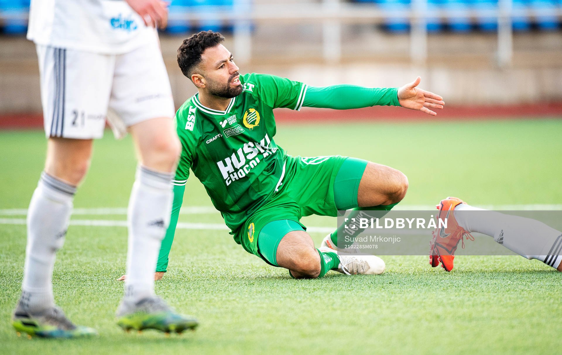 Hammarbys Imad Khalili reagerar på ett domslut