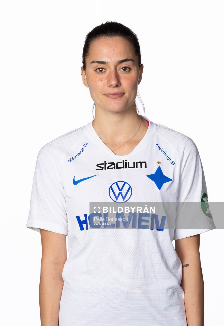 IFK Norrköpings Selma Cajlakovic poserar för ett porträtt den 1 mars 2021 i Norrköping. Editors note: Bilden är manipulerad, logotyp har tagits bort från tröjan.
