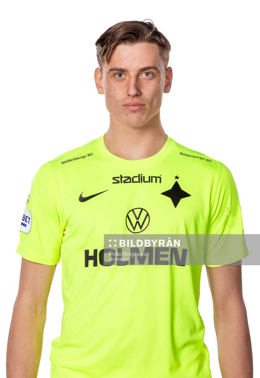 IFK Norrköpings målvakt Wille Jakobsson poserar för ett porträtt den 1 mars 2021 i Norrköping. Editors note: Bilden är manipulerad. Logotyp har tagits bort från tröjan.
