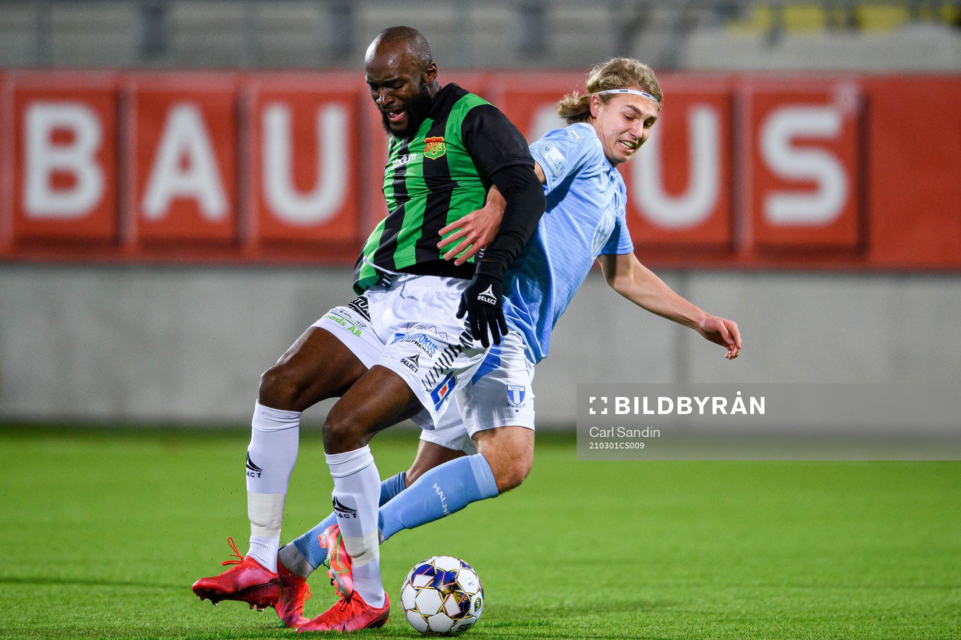 GAIS Boris Lumbana och Malmö FFs Sebastian Nanasi