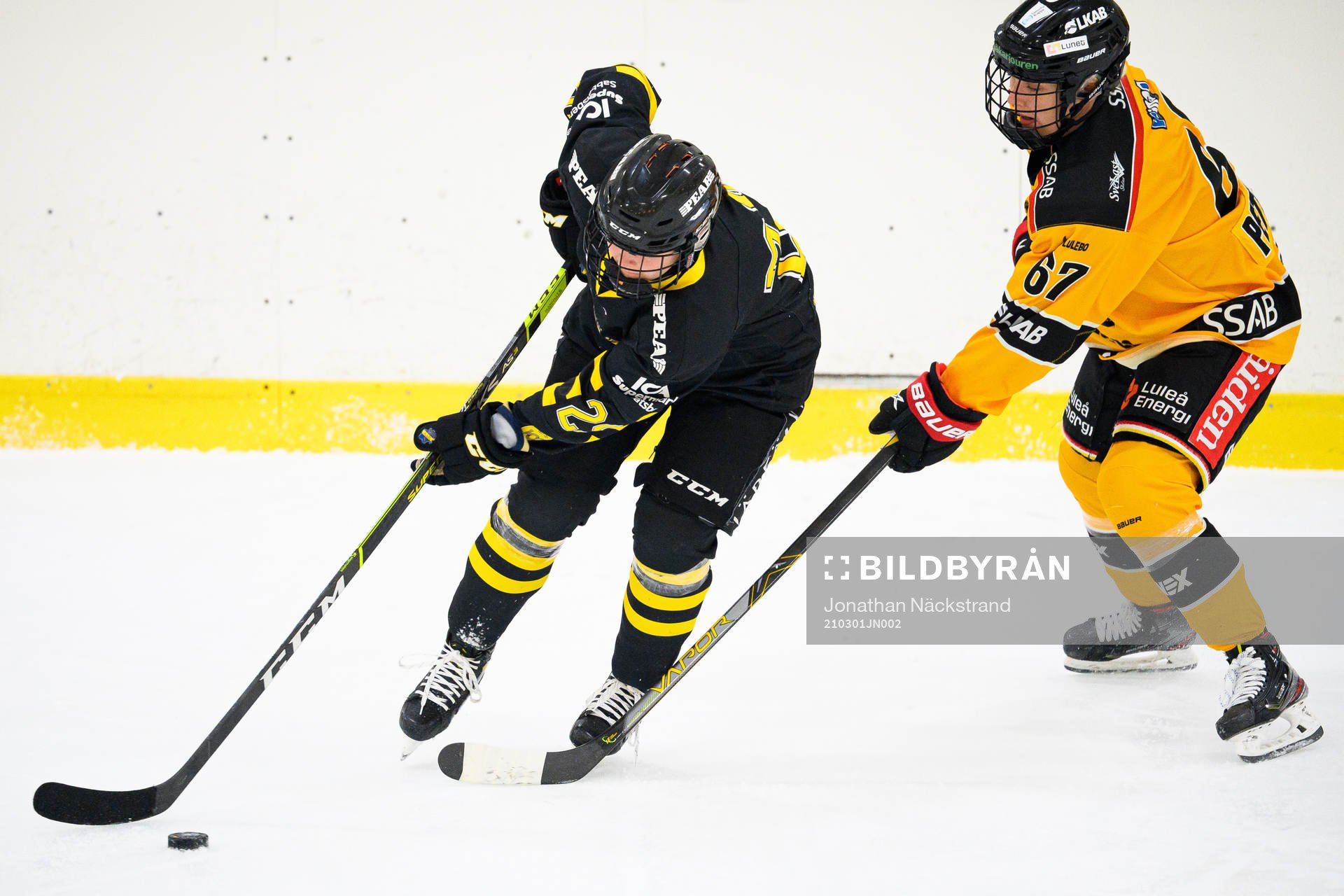 s Estelle Forsberg och Luleås Linn Peterson