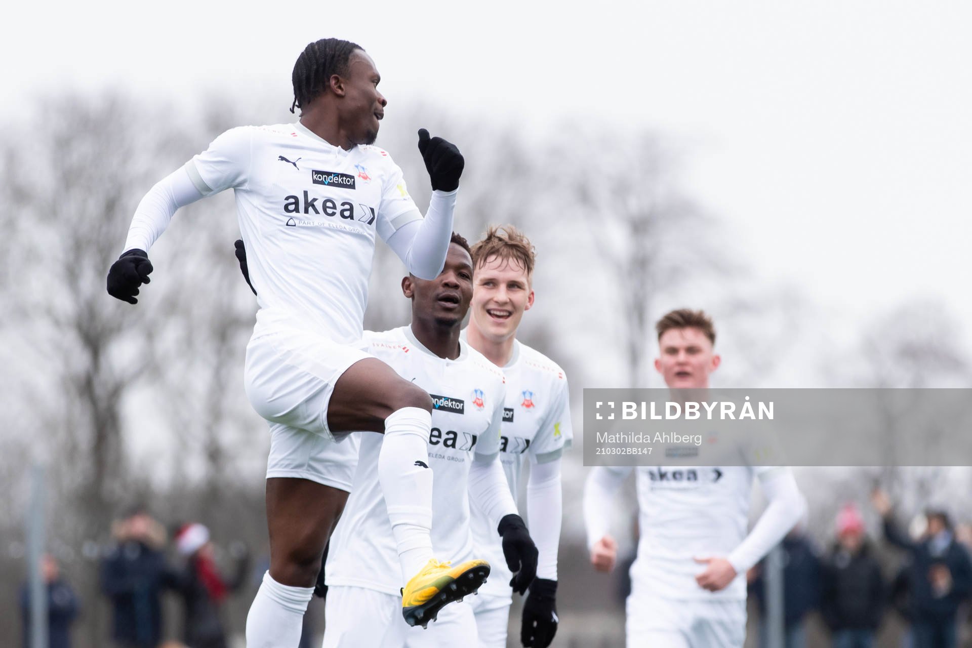 Helsingborgs Noel Mbo jublar efter att han gjort 1-0 under fotbollsmatchen i träningsmatchen mellan Helsingborg och Malmö FF den 2 mars 2021 i Helsingborg.