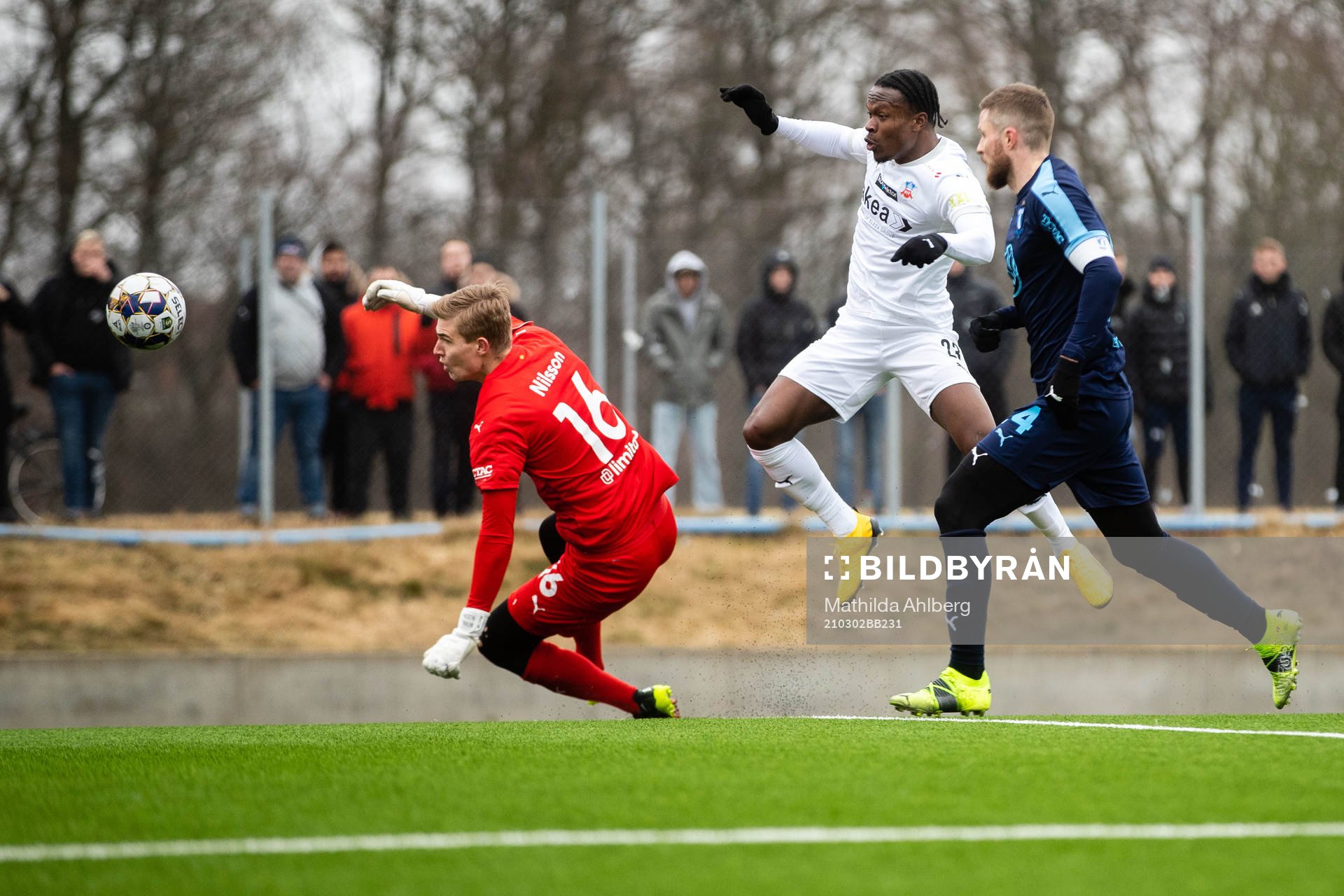 Malmö FFs målvakt Mathias Nilsson och Lasse Nielsen och