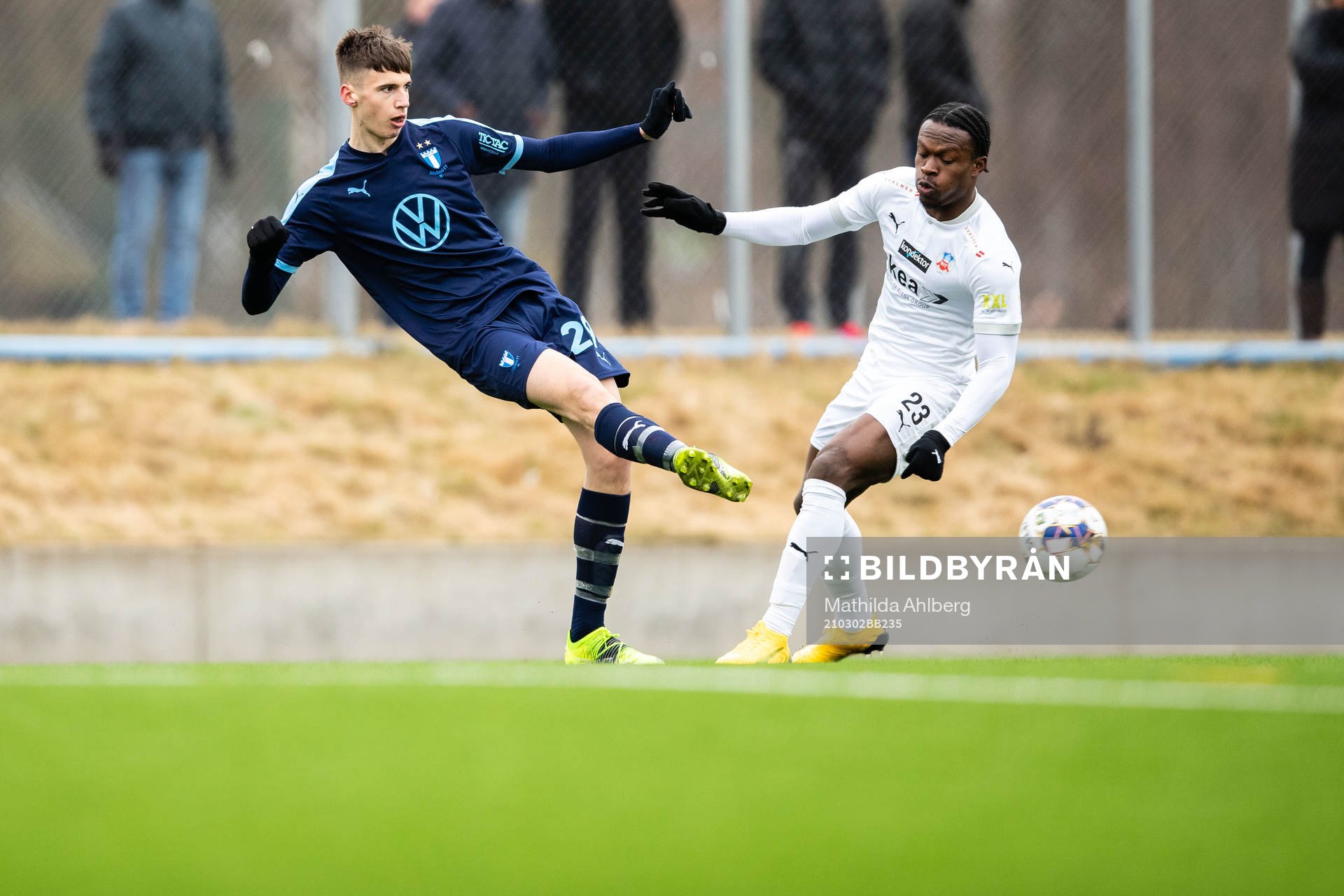 Malmö FFs Noah Eile och Helsingborgs Noel Mbo