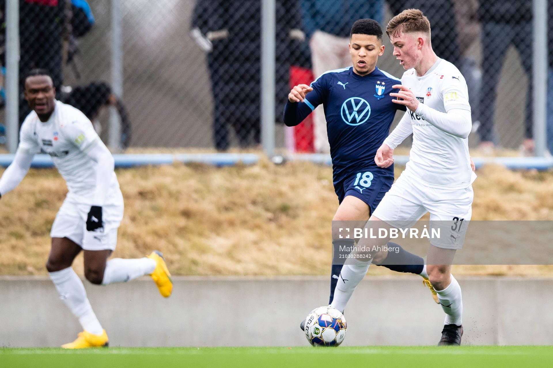 Malmö FFs Romain Gall och Helsingborgs Lucas Larsen