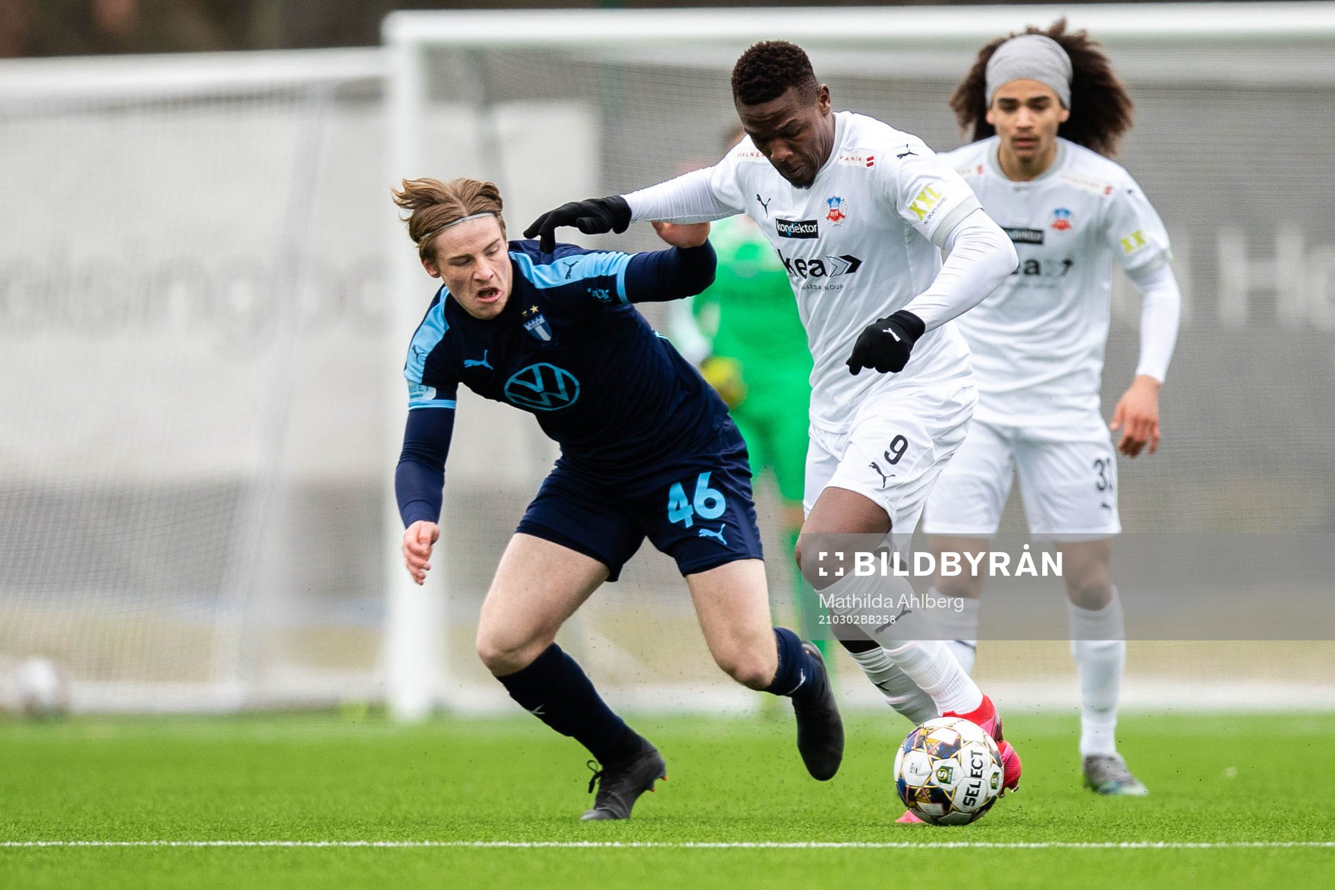 Malmö FFs Markus Björkqvist och Helsingborgs Alhaji Gero