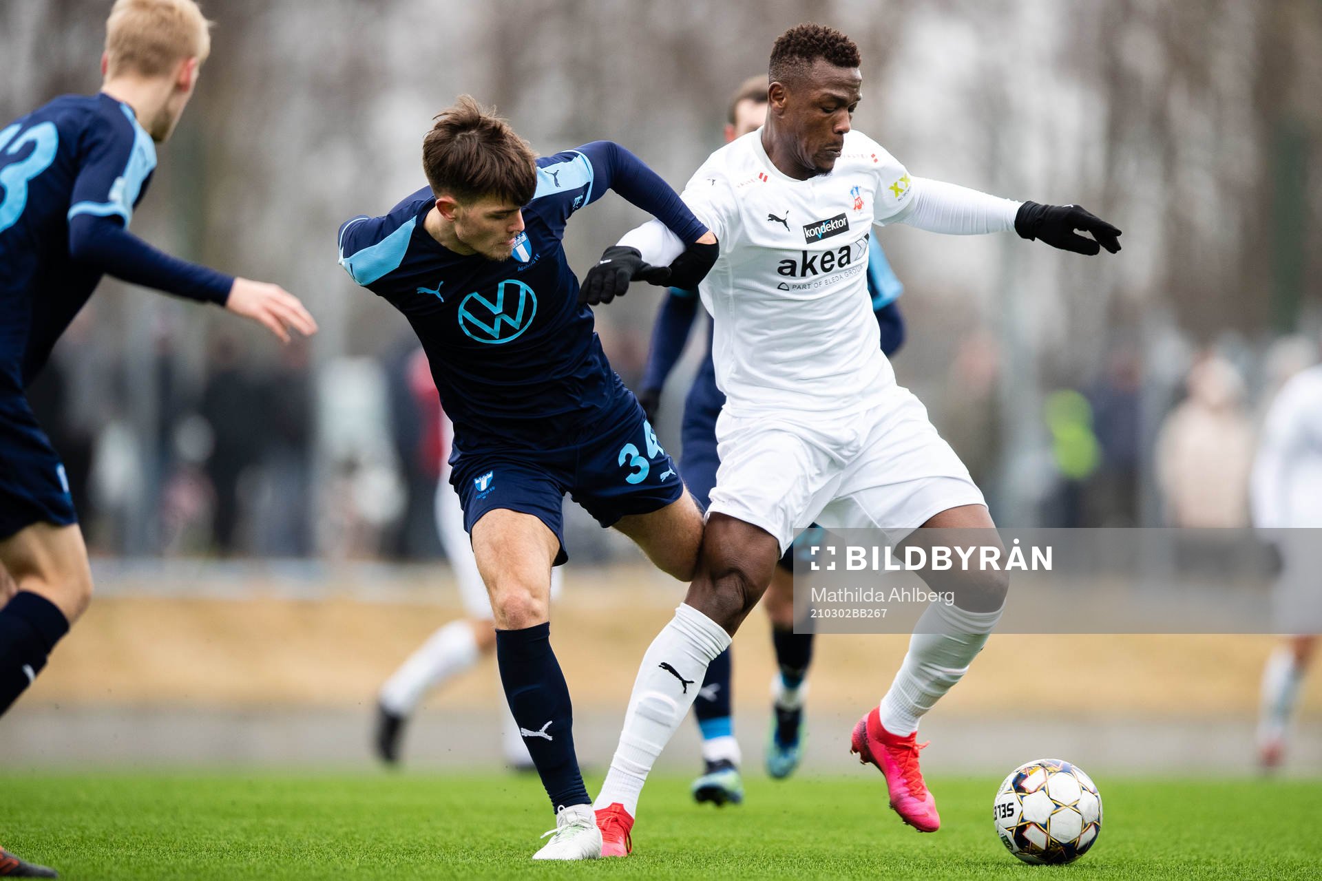 Malmö FFs Pavel Vagic och Helsingborgs Alhaji Gero under fotbollsmatchen i träningsmatchen mellan Helsingborg och Malmö FF den 2 mars 2021 i Helsingborg.
