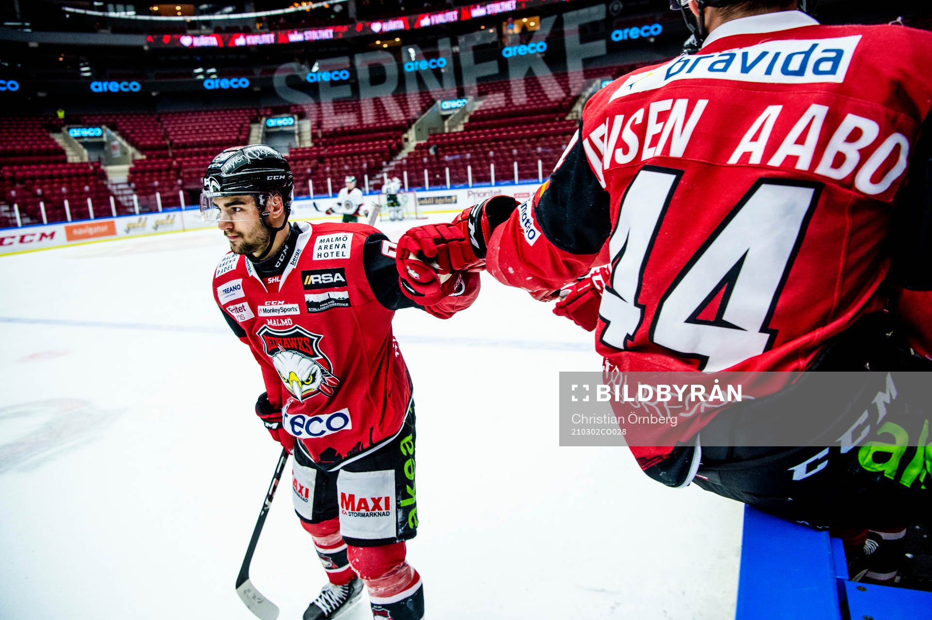 Malmö Redhawks Joseph Veleno jublar med Jesper Jensen Aabo