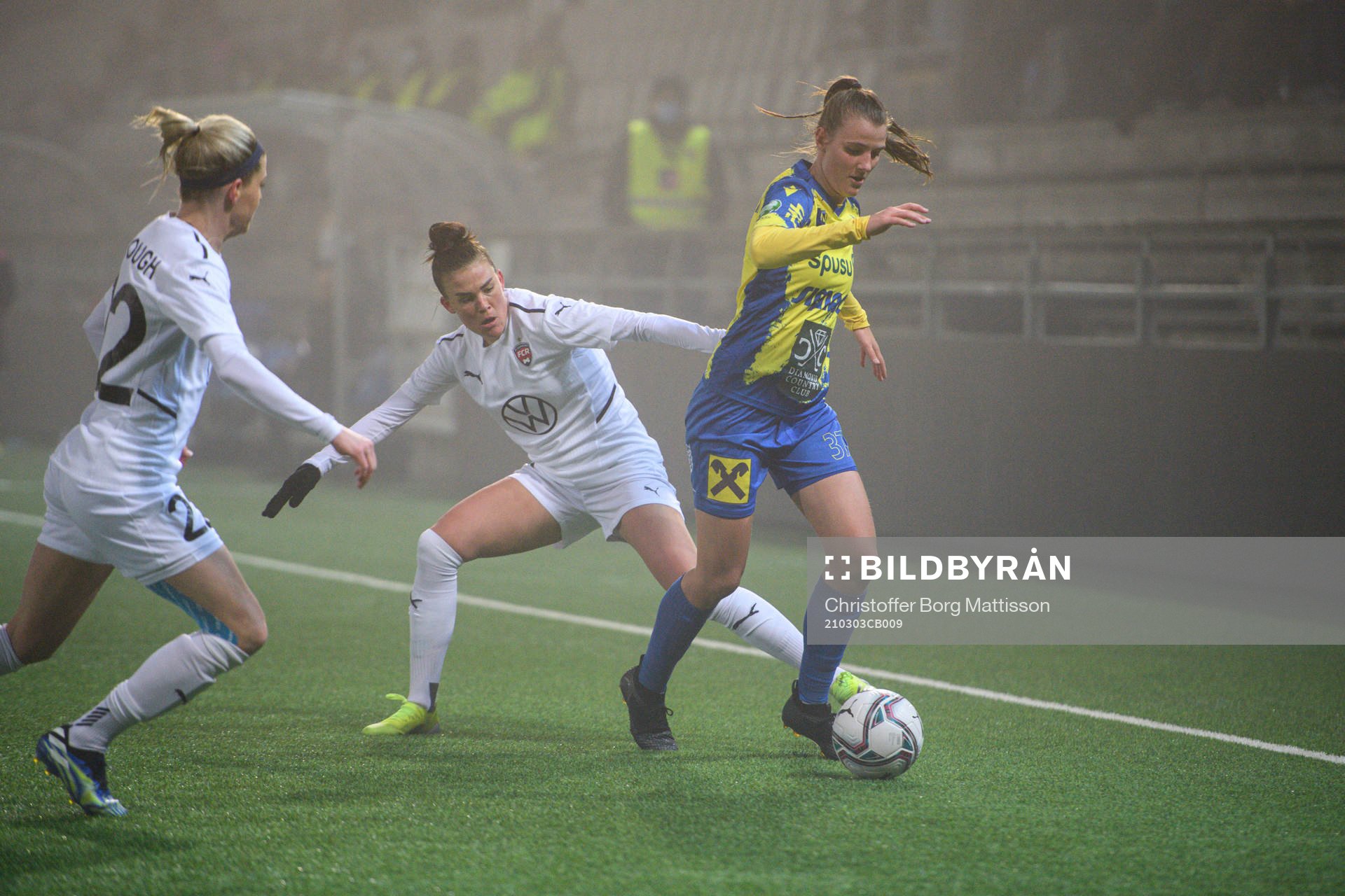 Olivia Schough and Katrine Veje of Rosengård against Anna