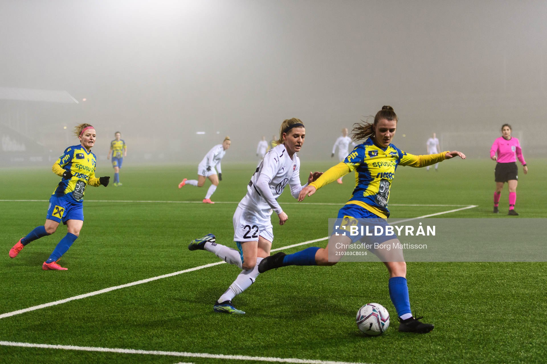 Olivia Schough and Anna Bereuter of St. Pölten Frauen